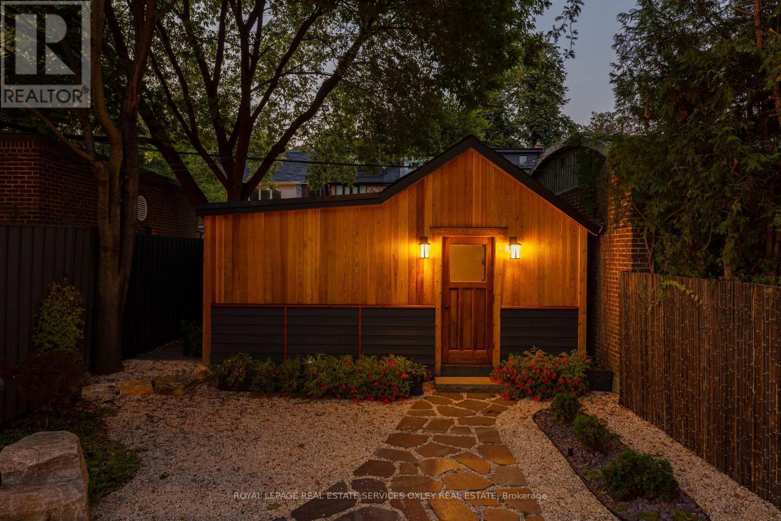 












26 MCMASTER AVENUE

,
Toronto,




Ontario
M4V1A9

