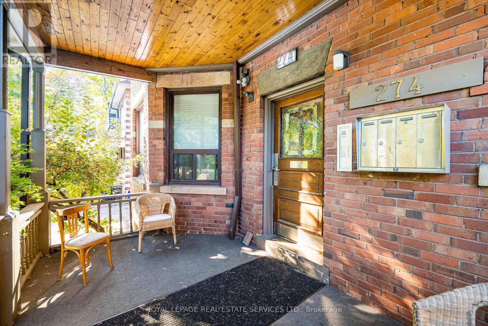 












272-274 RONCESVALLES AVENUE

,
Toronto,




Ontario
M6R2M2

