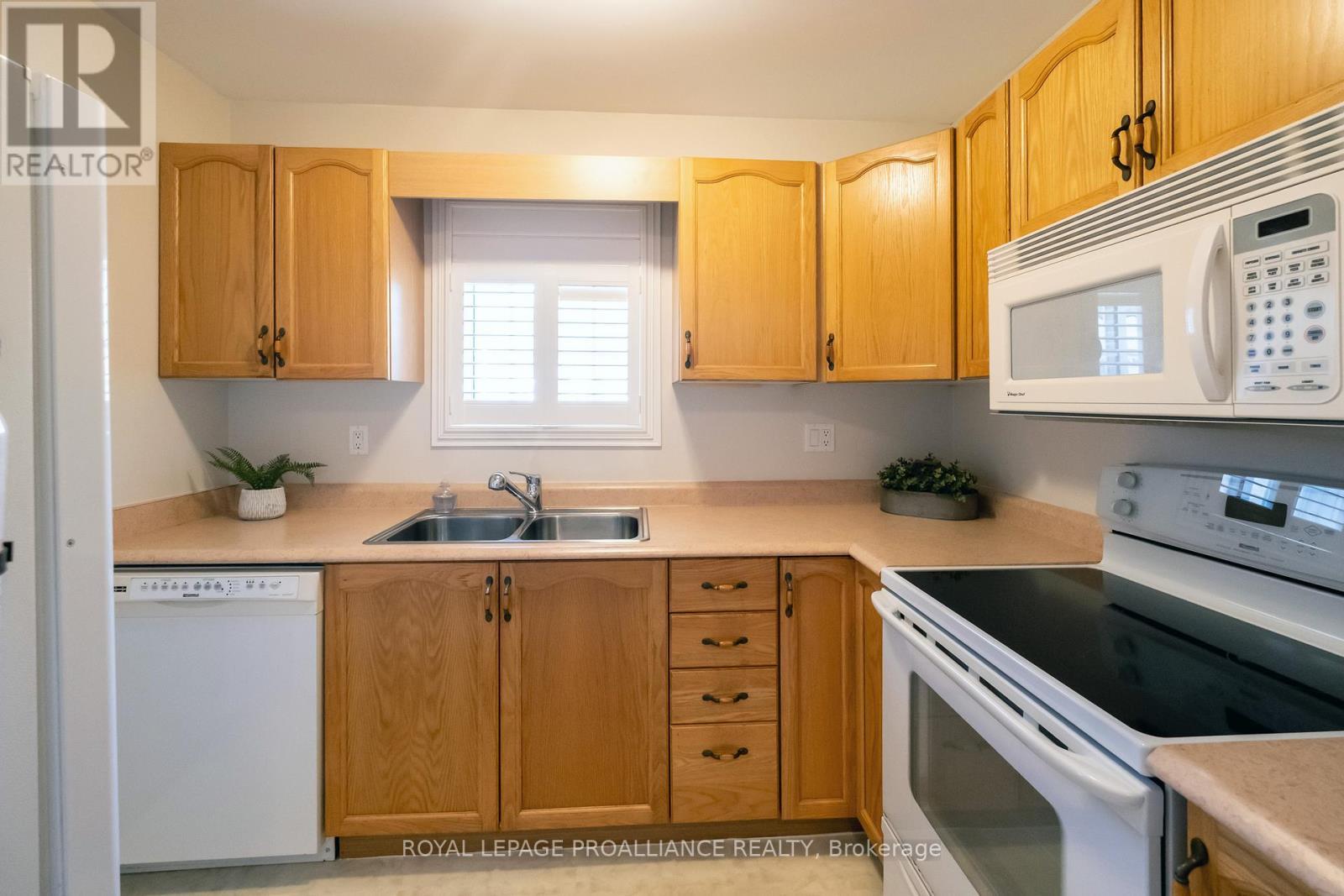 












8 - 351 CANNIFTON ROAD N

,
Belleville (Thurlow Ward),




Ontario
K8N4Z6

