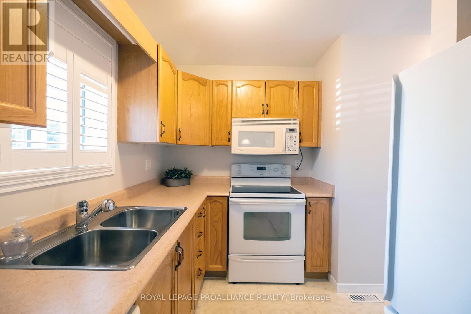 












8 - 351 CANNIFTON ROAD N

,
Belleville (Thurlow Ward),




Ontario
K8N4Z6


