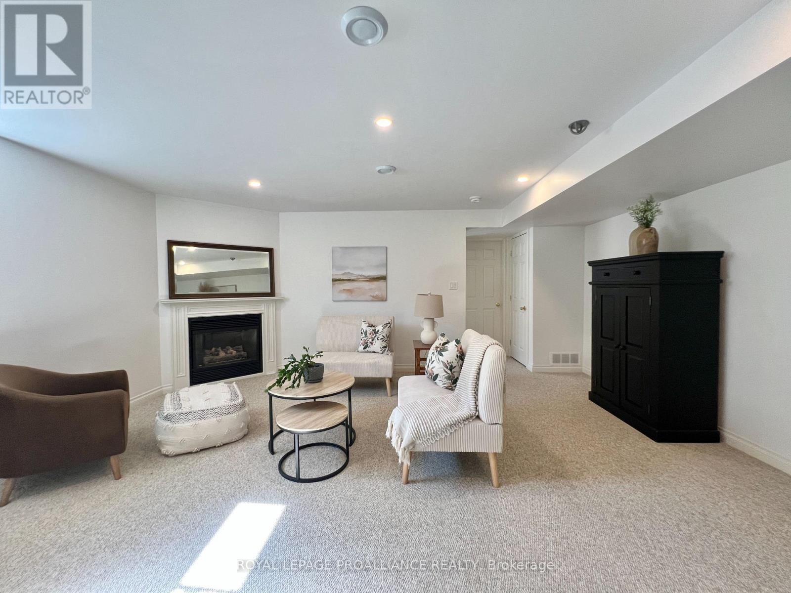 












252 WILLIAM STREET

,
Belleville (Belleville Ward),




Ontario
K8N3K3

