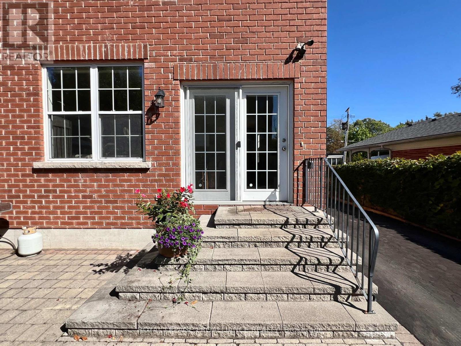 












252 WILLIAM STREET

,
Belleville (Belleville Ward),




Ontario
K8N3K3

