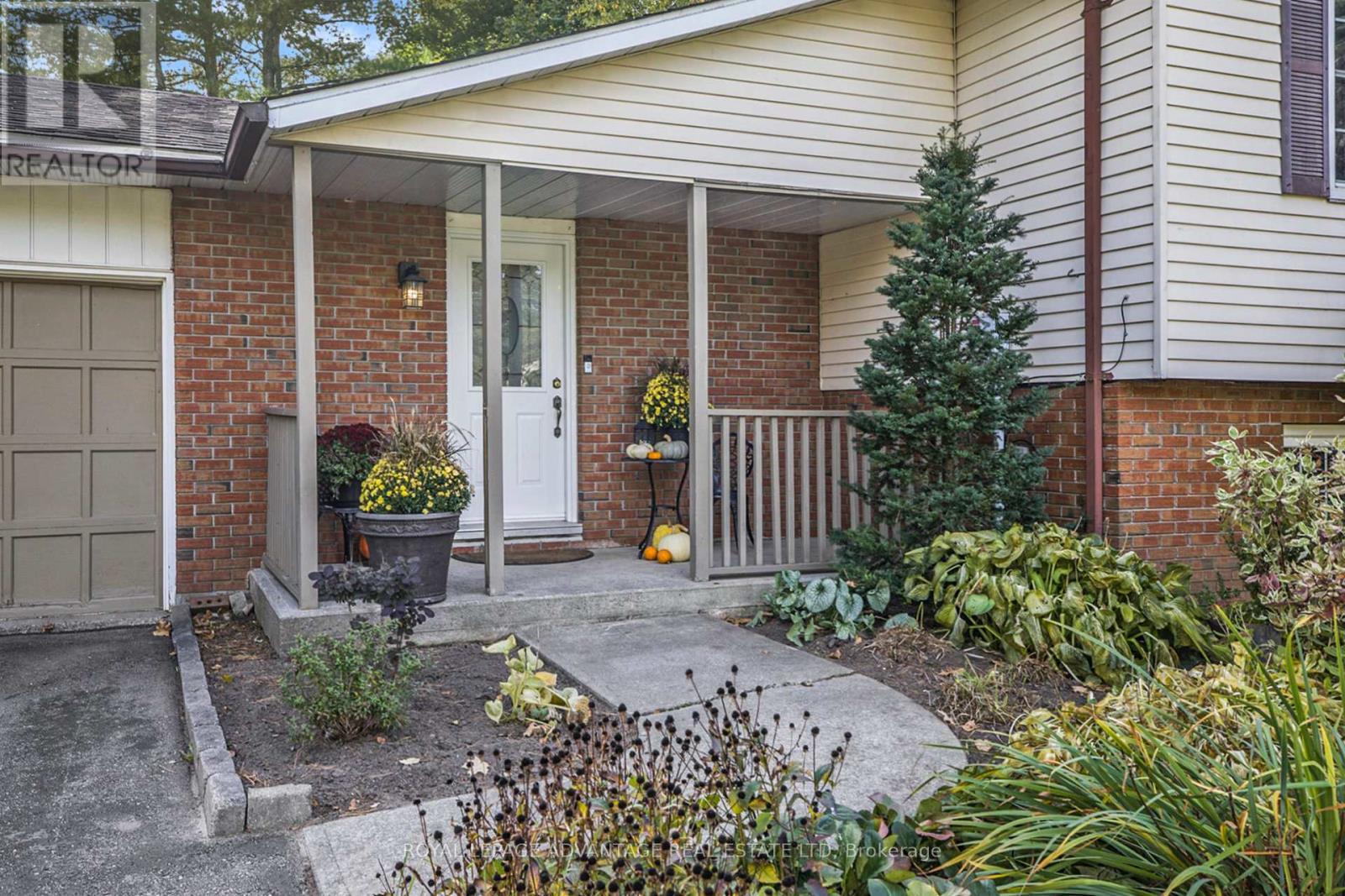 












6 FAIRLANE DRIVE

,
Rideau Lakes,




Ontario
K7A4S5

