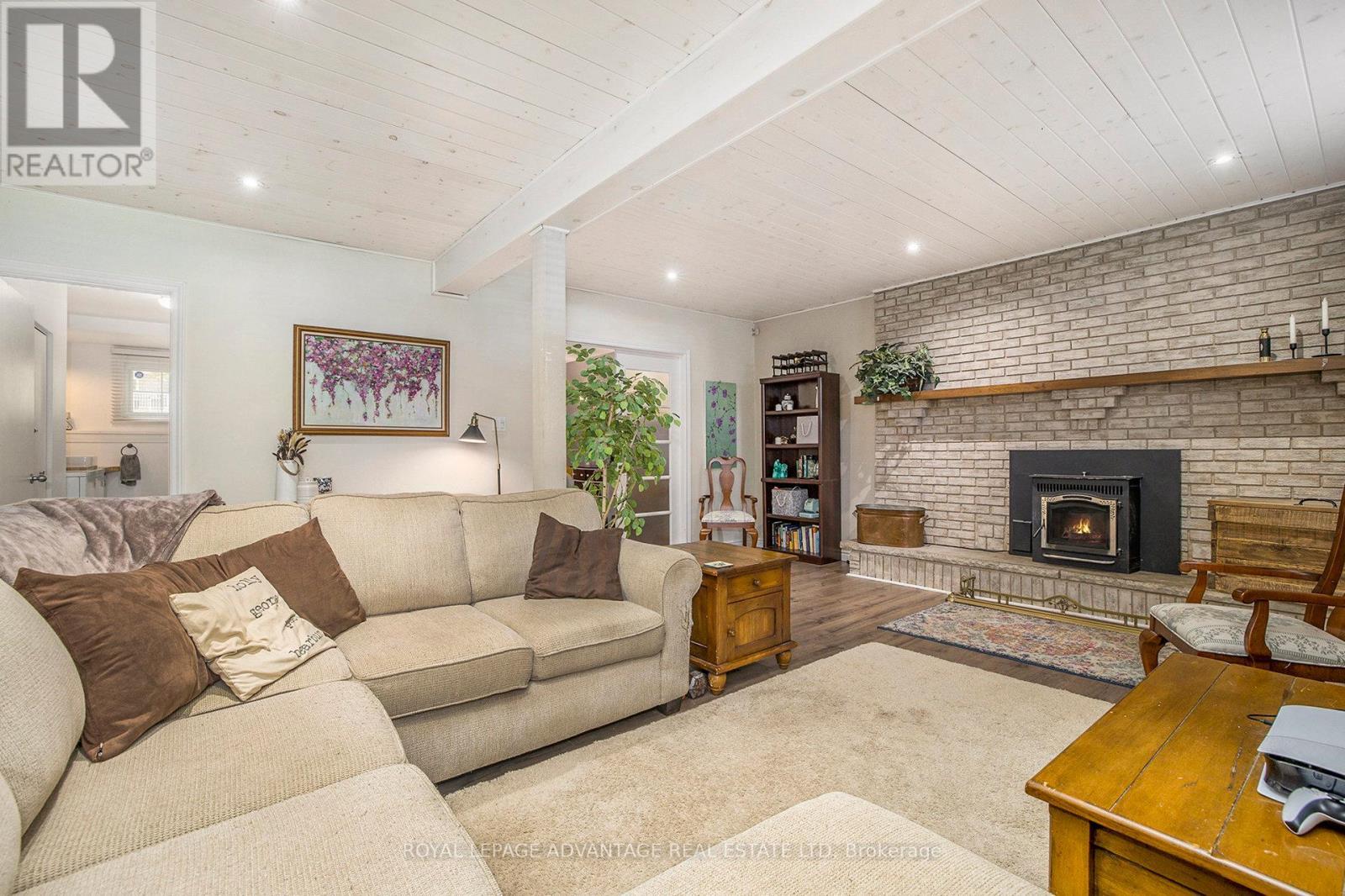 












6 FAIRLANE DRIVE

,
Rideau Lakes,




Ontario
K7A4S5

