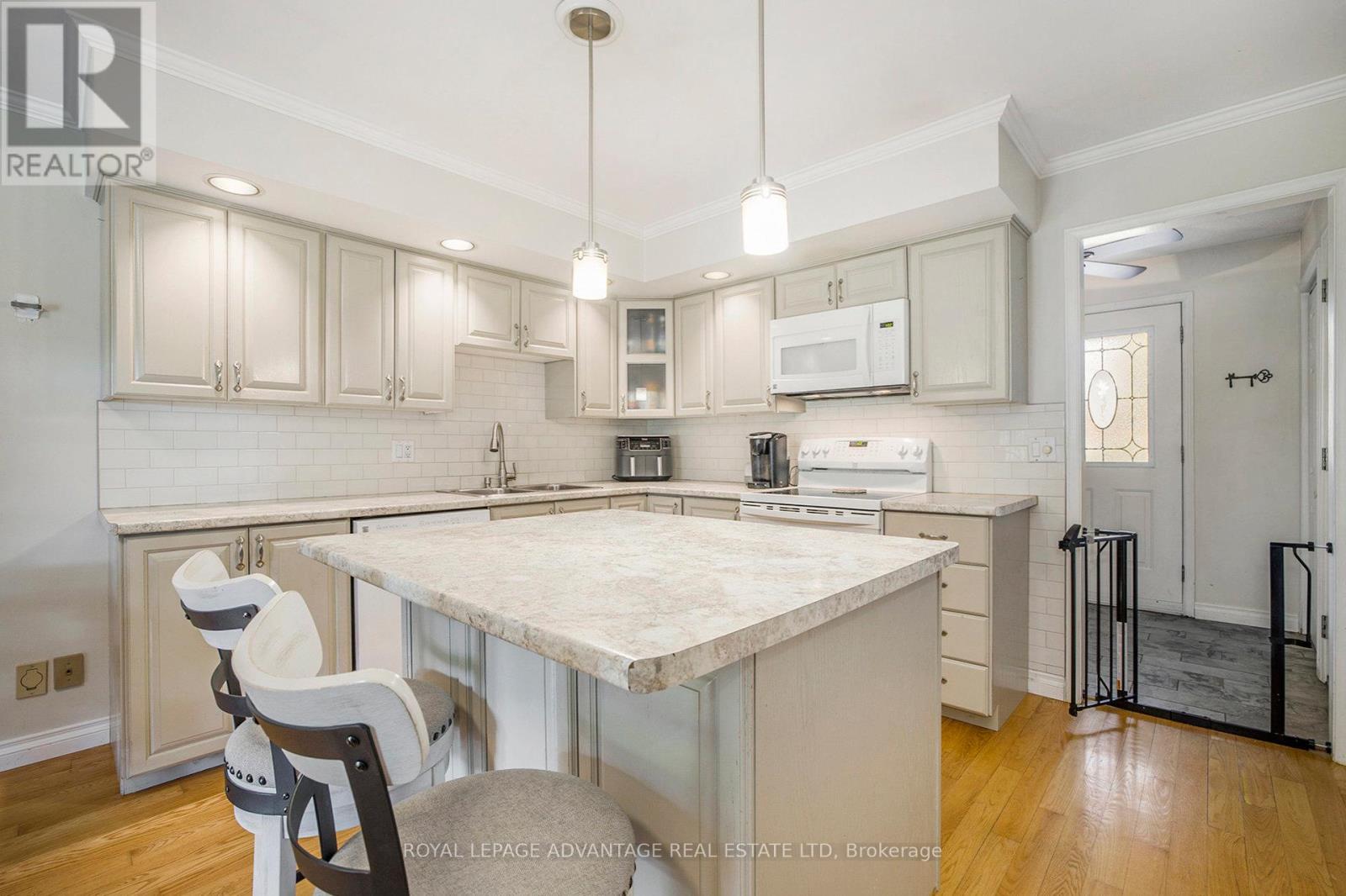 












6 FAIRLANE DRIVE

,
Rideau Lakes,




Ontario
K7A4S5

