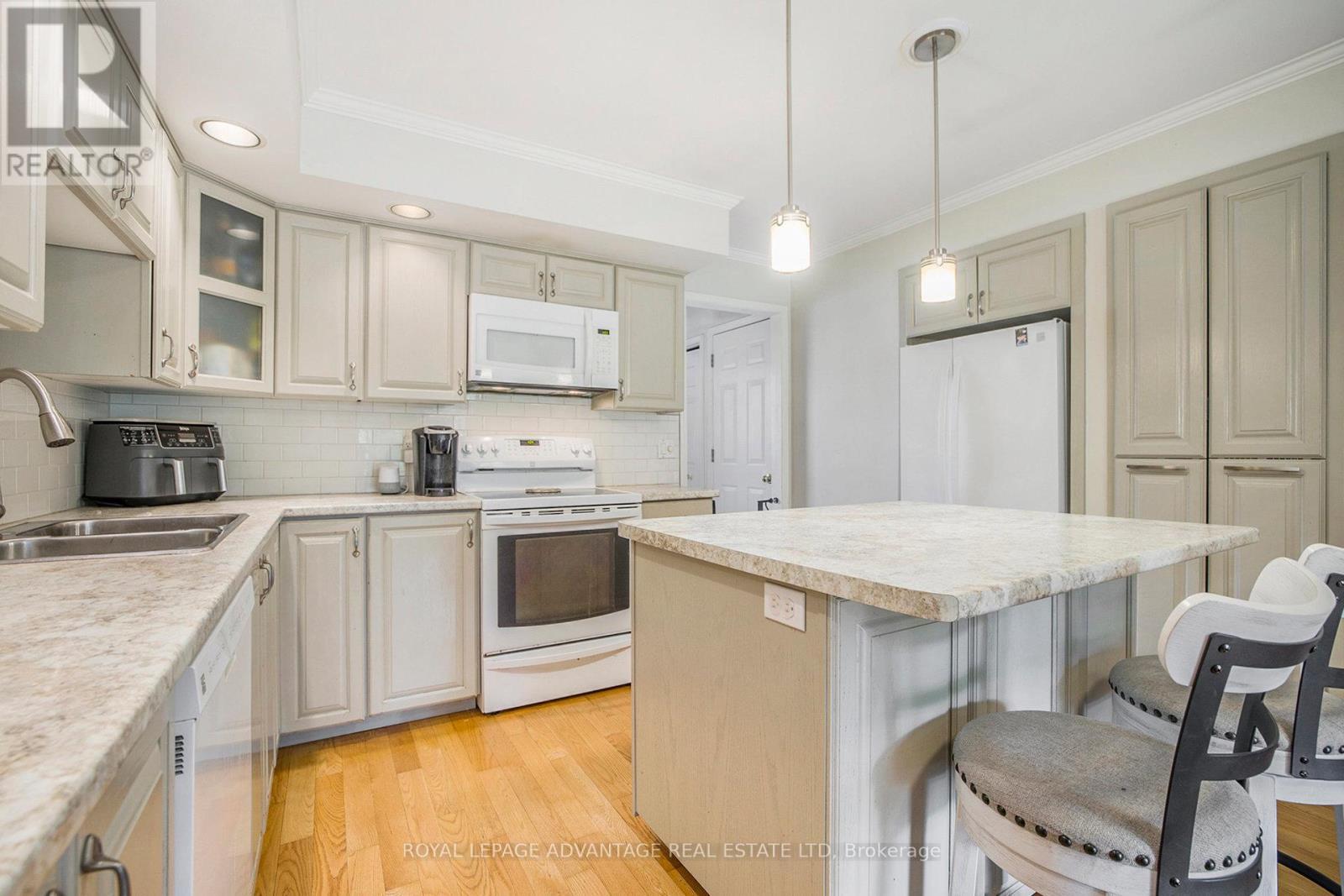 












6 FAIRLANE DRIVE

,
Rideau Lakes,




Ontario
K7A4S5

