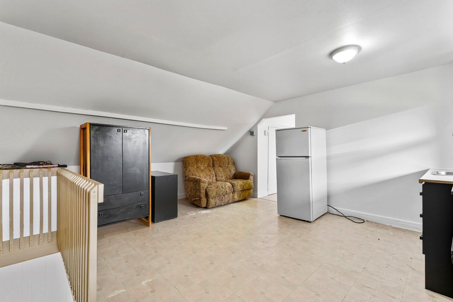 









157

 - 165


Rue Principale E.

,
Magog,




QC
J1X1Y6

