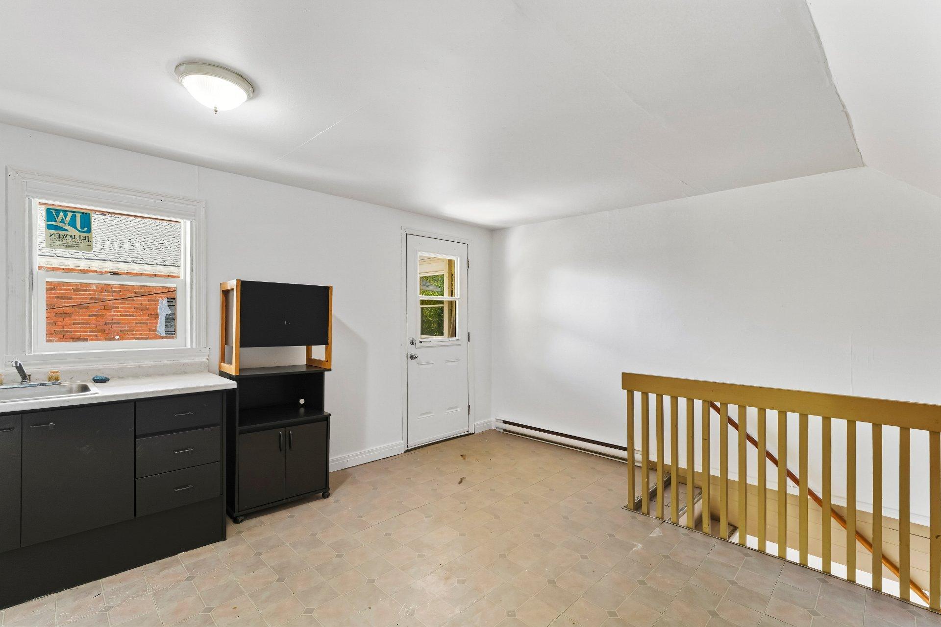 









157

 - 165


Rue Principale E.

,
Magog,




QC
J1X1Y6

