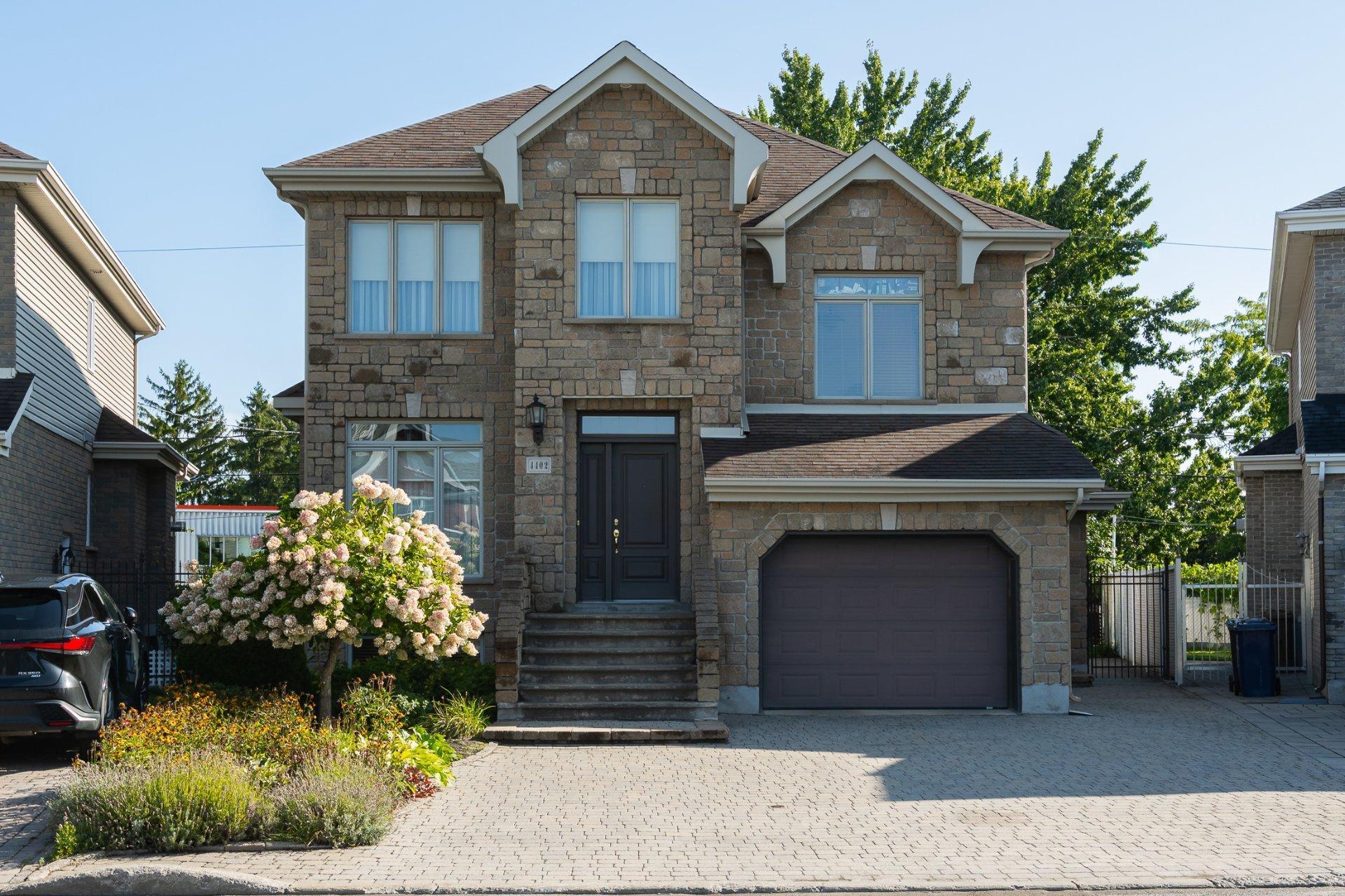 









4402


Rue Martin-Plouffe

,
Laval (Chomedey),




QC
H7W5L9

