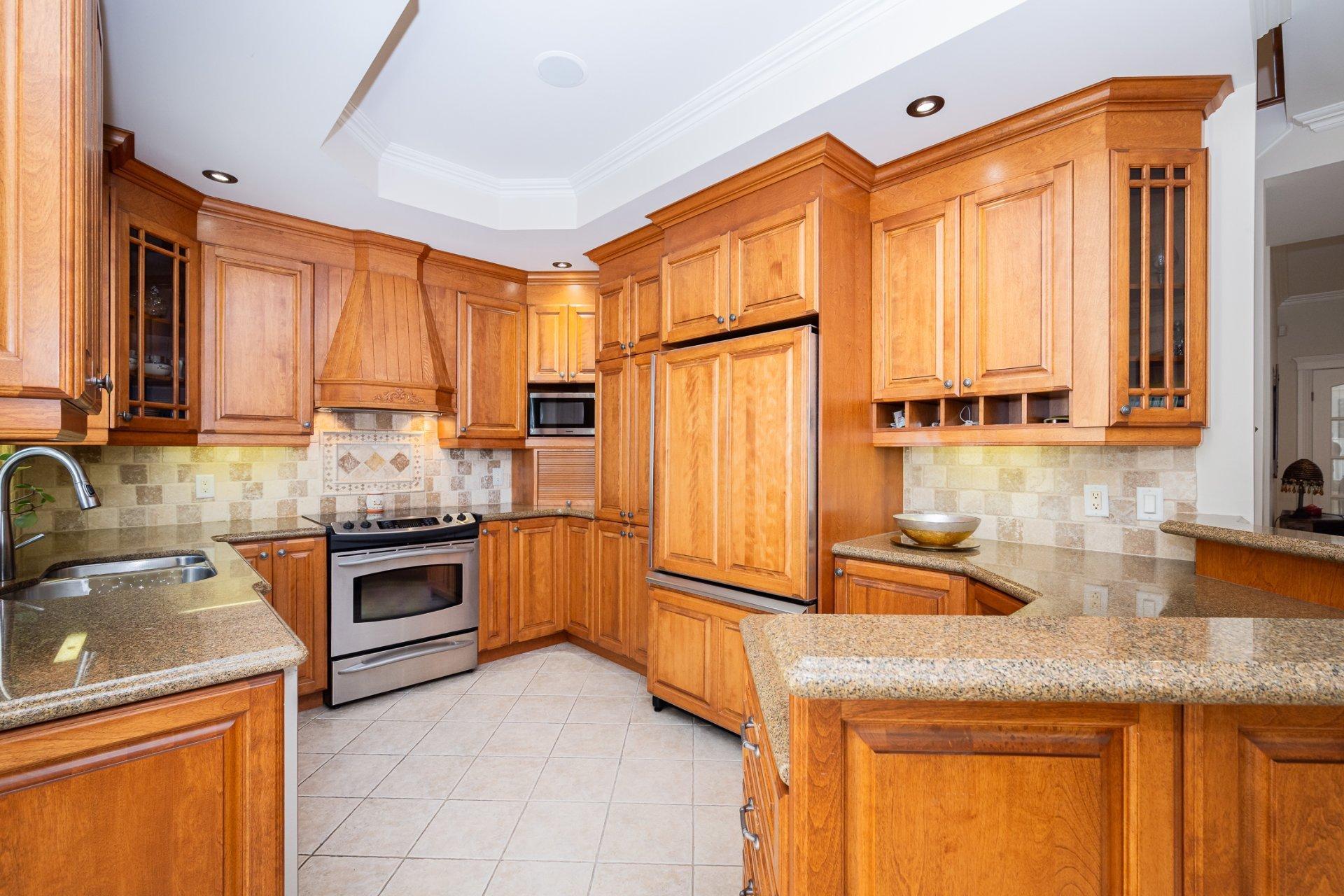 









4402


Rue Martin-Plouffe

,
Laval (Chomedey),




QC
H7W5L9

