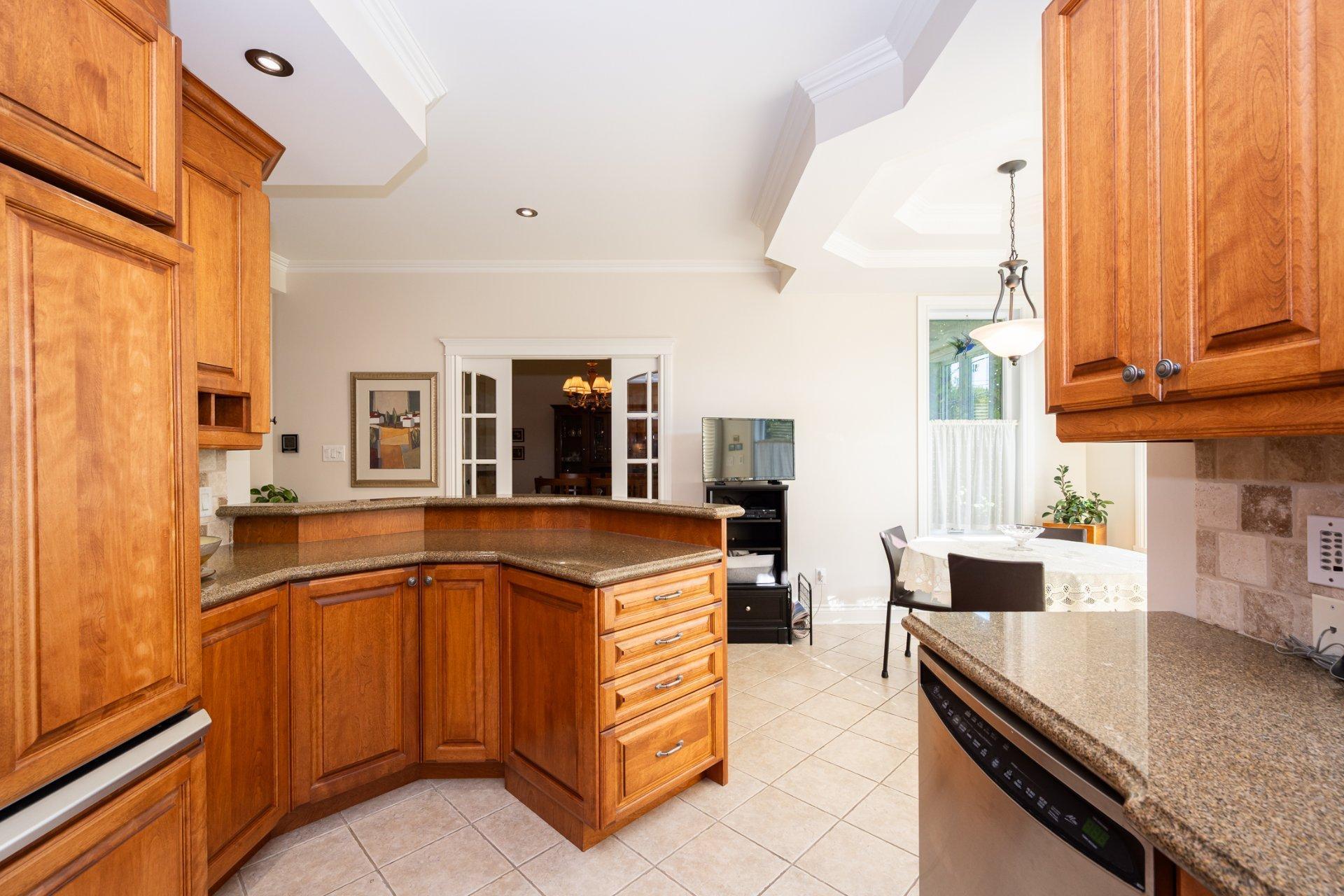 









4402


Rue Martin-Plouffe

,
Laval (Chomedey),




QC
H7W5L9

