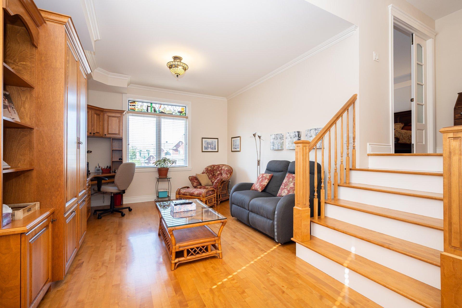 









4402


Rue Martin-Plouffe

,
Laval (Chomedey),




QC
H7W5L9

