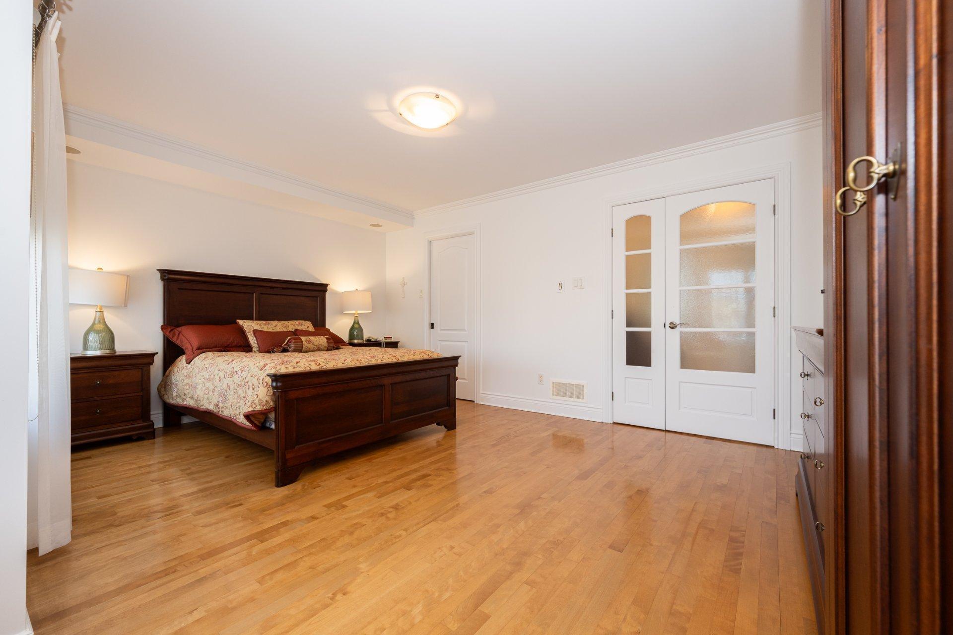 









4402


Rue Martin-Plouffe

,
Laval (Chomedey),




QC
H7W5L9

