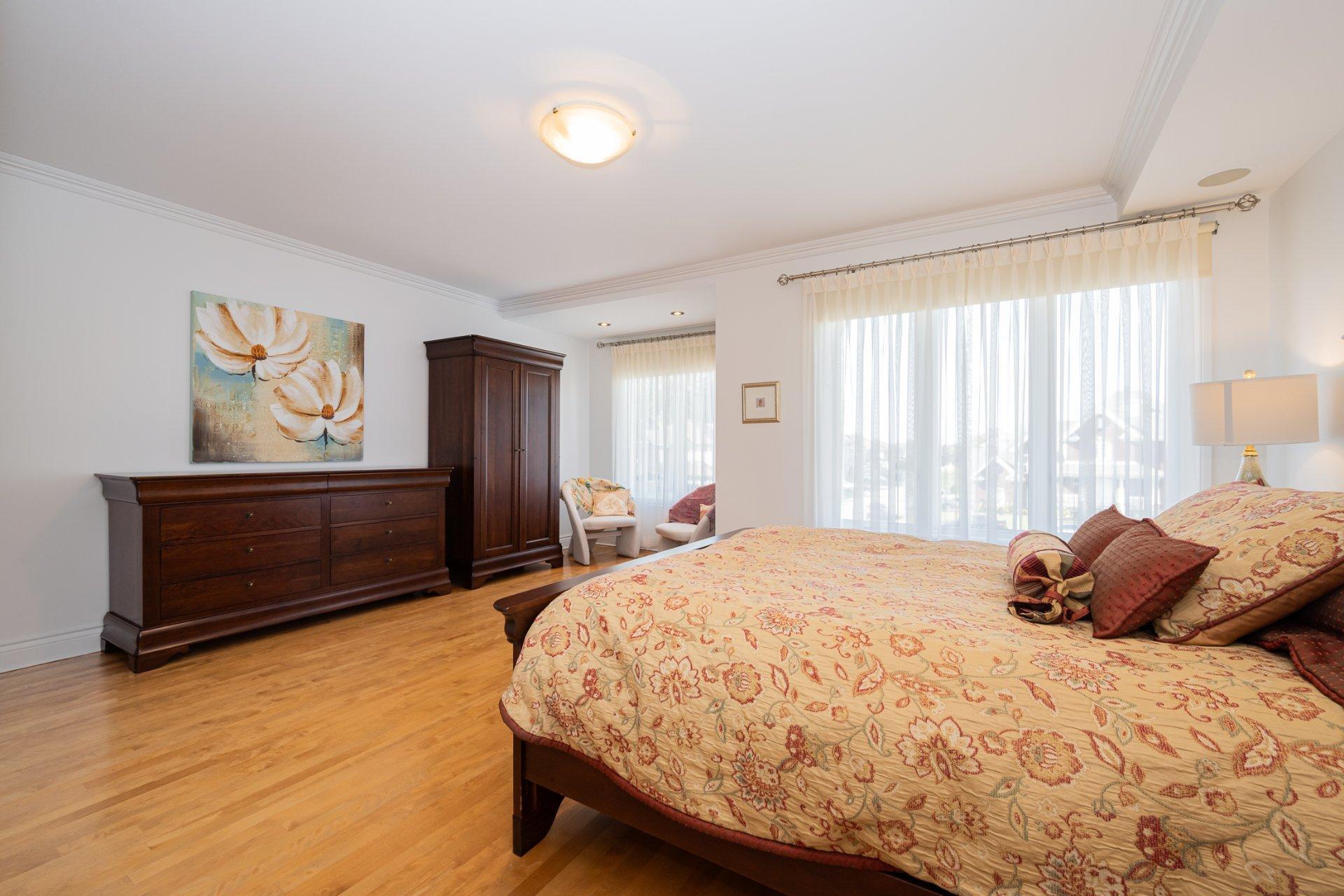 









4402


Rue Martin-Plouffe

,
Laval (Chomedey),




QC
H7W5L9

