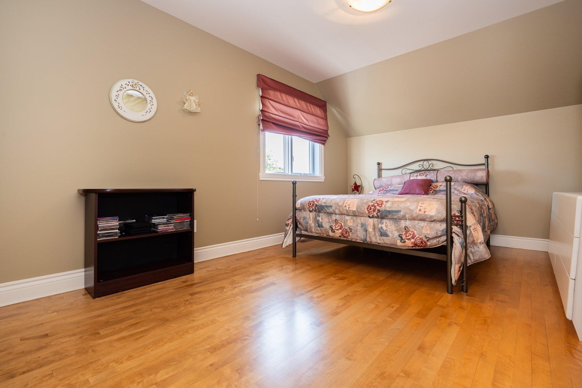 









4402


Rue Martin-Plouffe

,
Laval (Chomedey),




QC
H7W5L9


