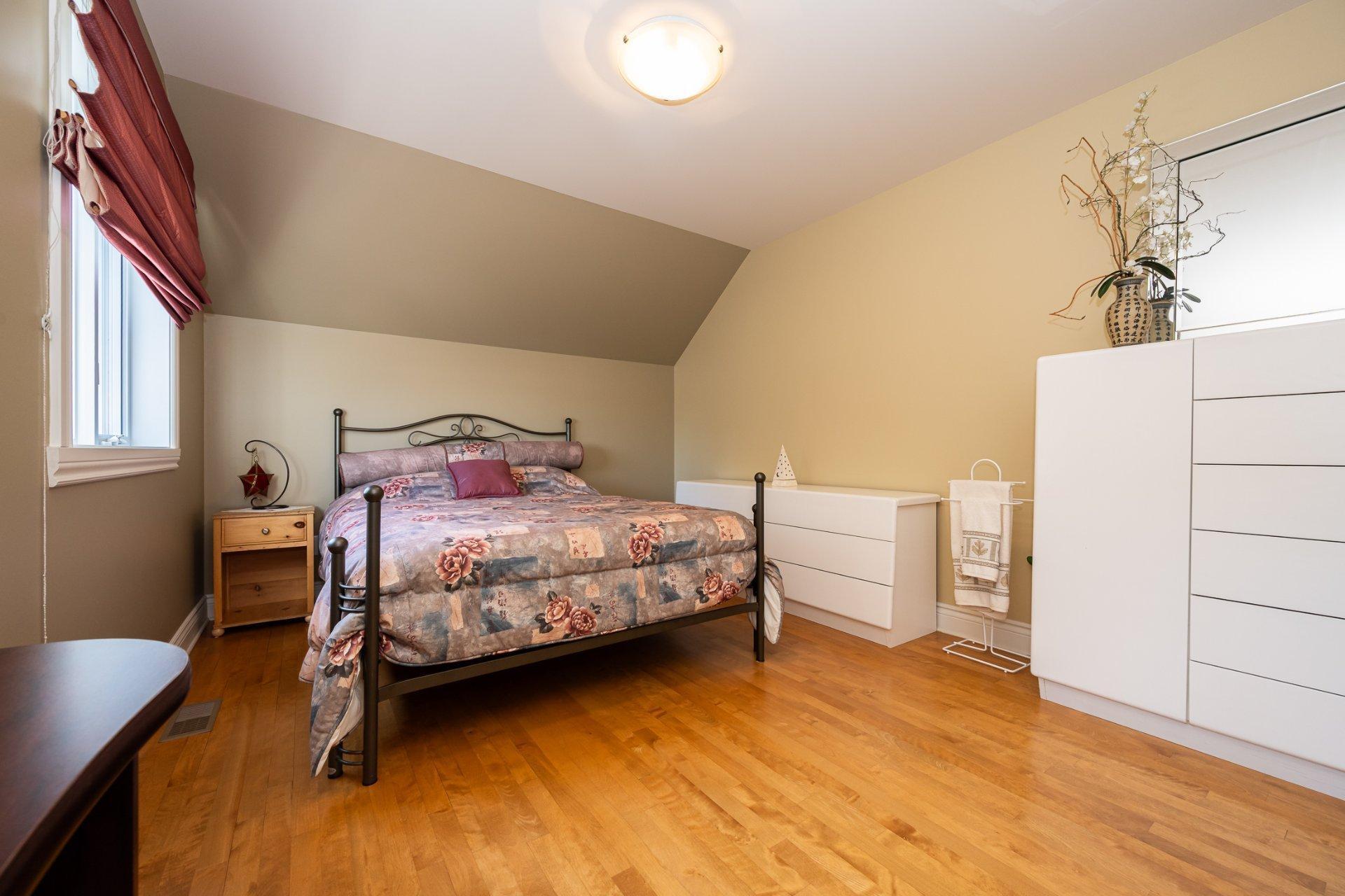 









4402


Rue Martin-Plouffe

,
Laval (Chomedey),




QC
H7W5L9

