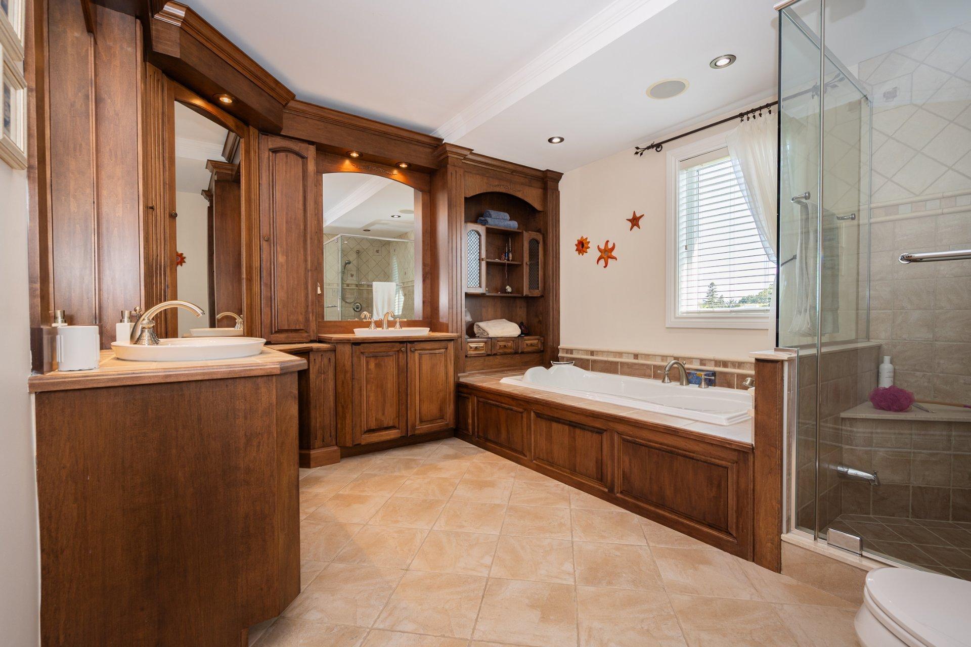 









4402


Rue Martin-Plouffe

,
Laval (Chomedey),




QC
H7W5L9

