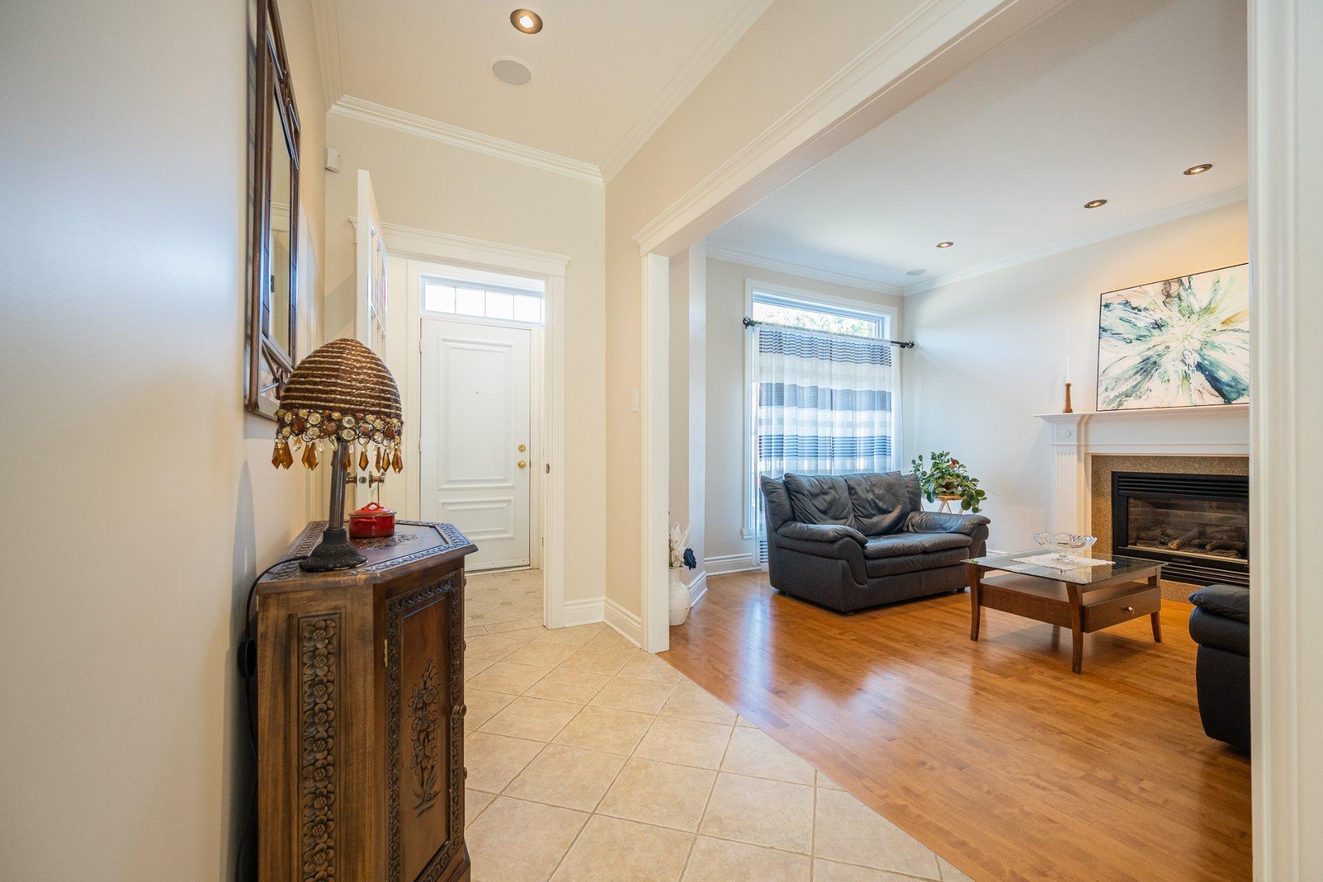 









4402


Rue Martin-Plouffe

,
Laval (Chomedey),




QC
H7W5L9

