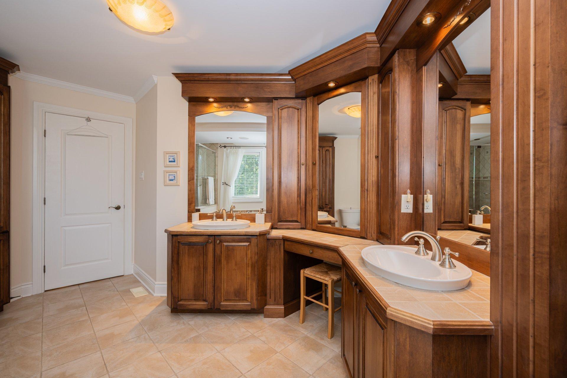 









4402


Rue Martin-Plouffe

,
Laval (Chomedey),




QC
H7W5L9

