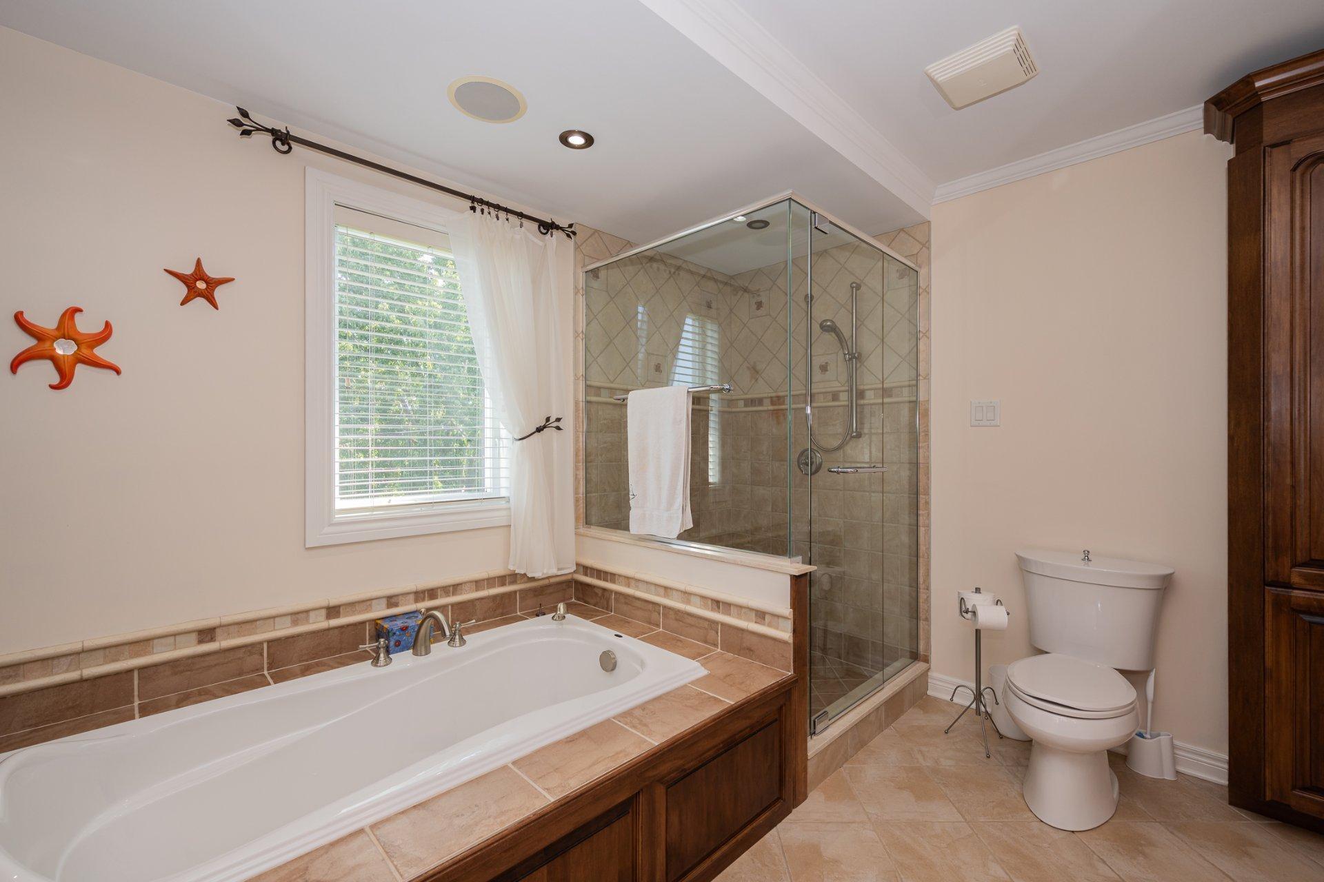 









4402


Rue Martin-Plouffe

,
Laval (Chomedey),




QC
H7W5L9

