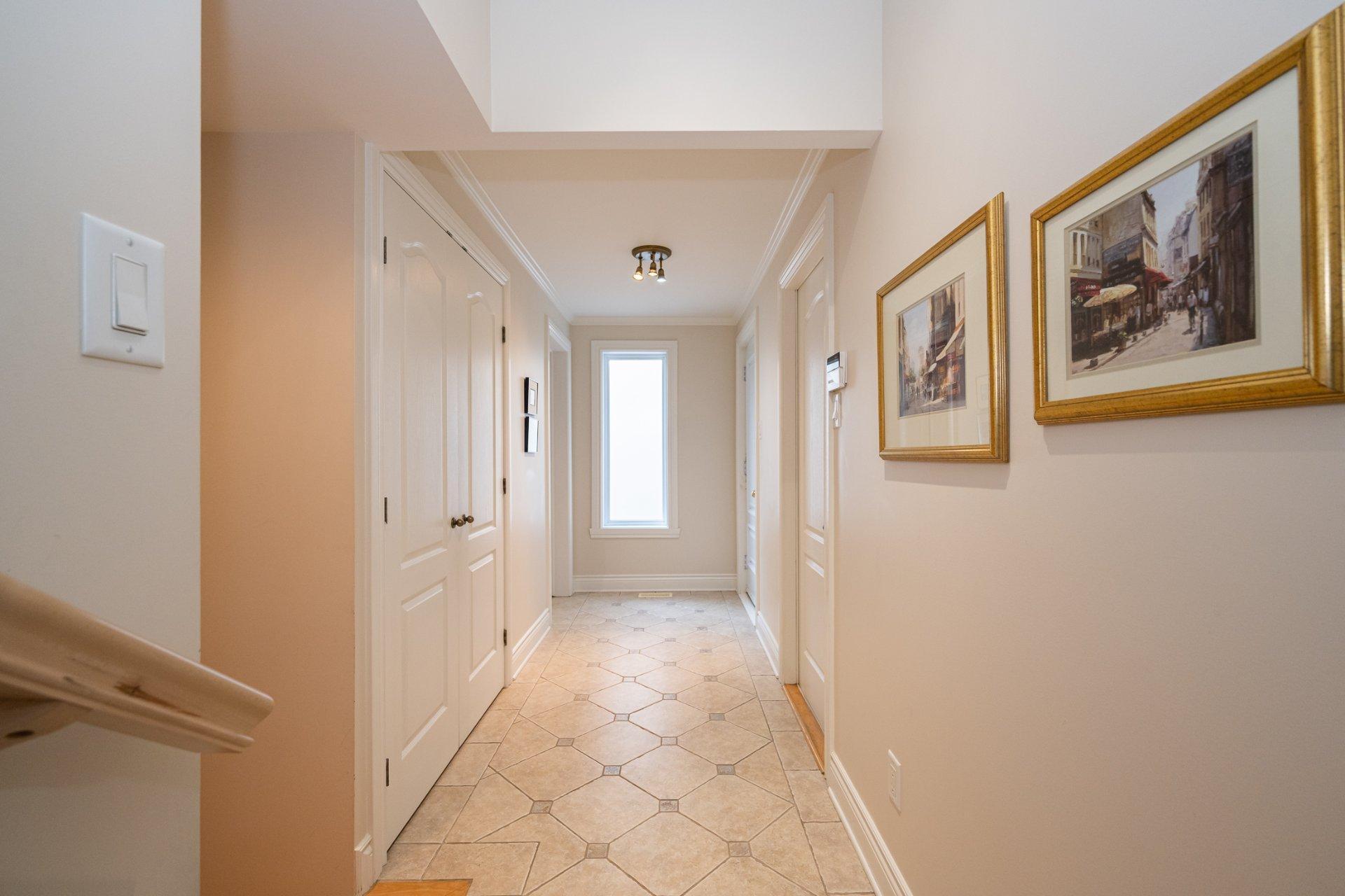 









4402


Rue Martin-Plouffe

,
Laval (Chomedey),




QC
H7W5L9

