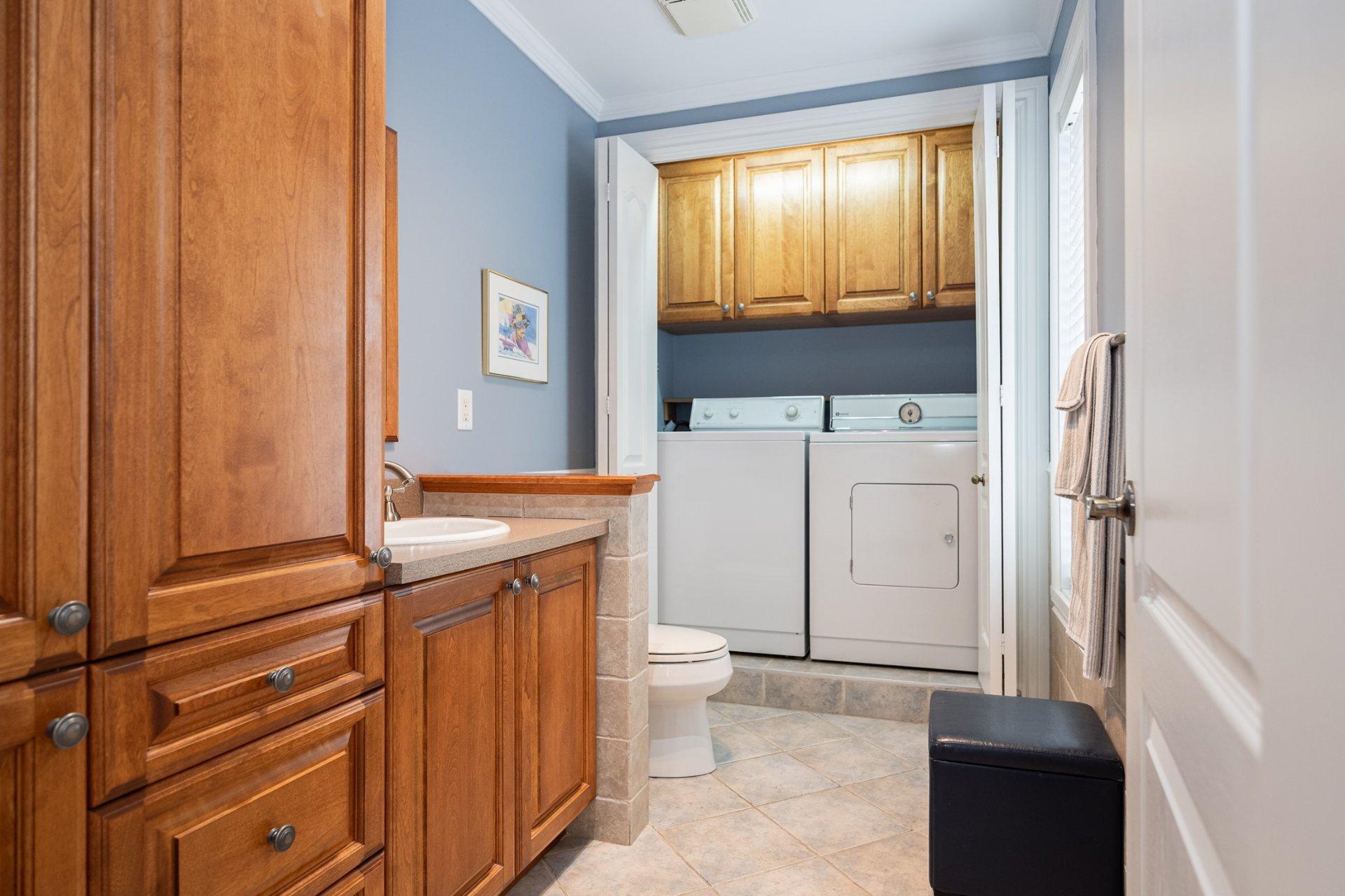 









4402


Rue Martin-Plouffe

,
Laval (Chomedey),




QC
H7W5L9

