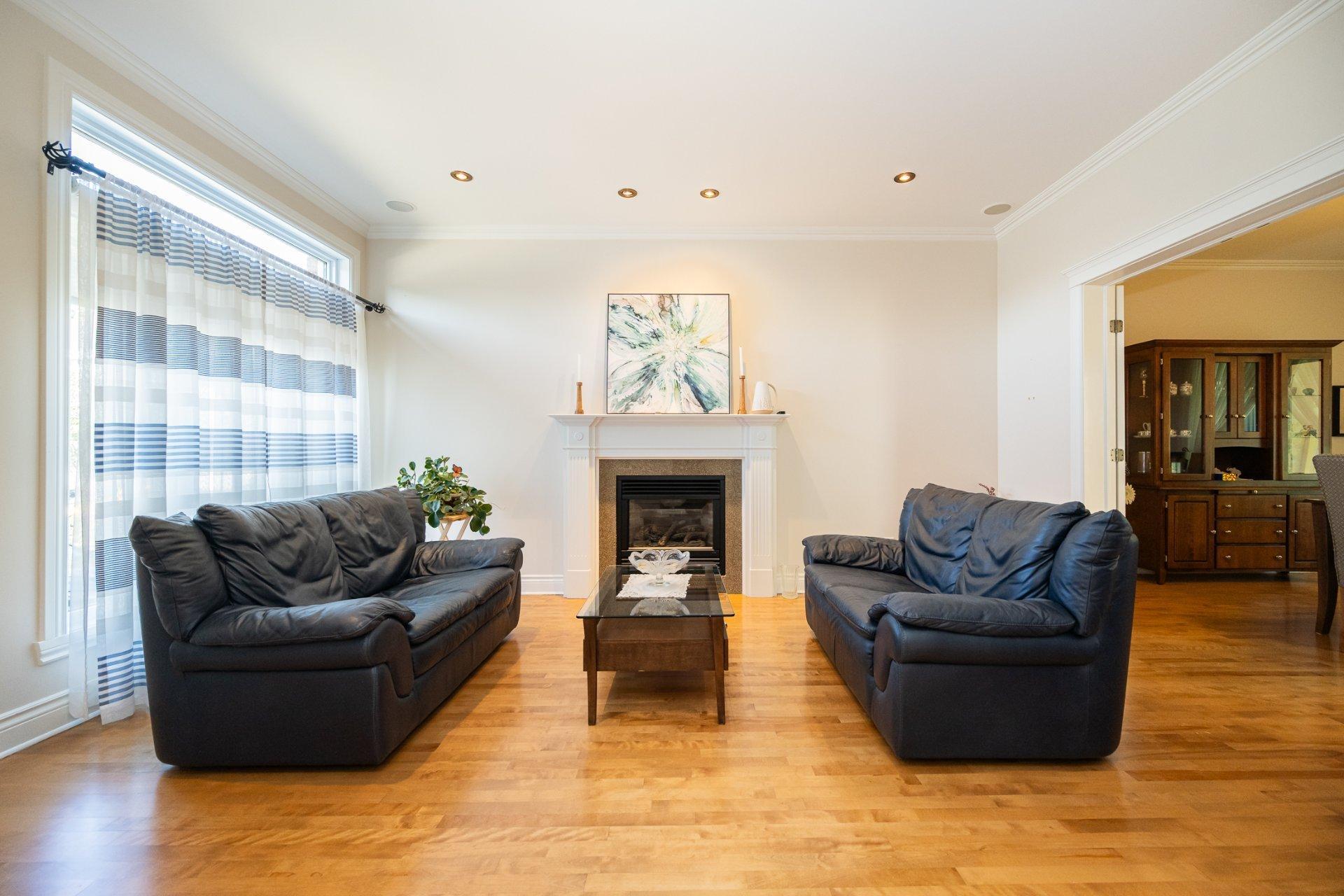









4402


Rue Martin-Plouffe

,
Laval (Chomedey),




QC
H7W5L9


