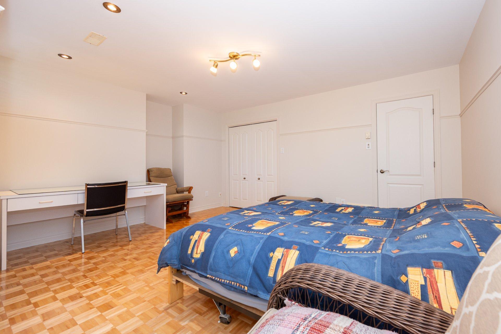 









4402


Rue Martin-Plouffe

,
Laval (Chomedey),




QC
H7W5L9

