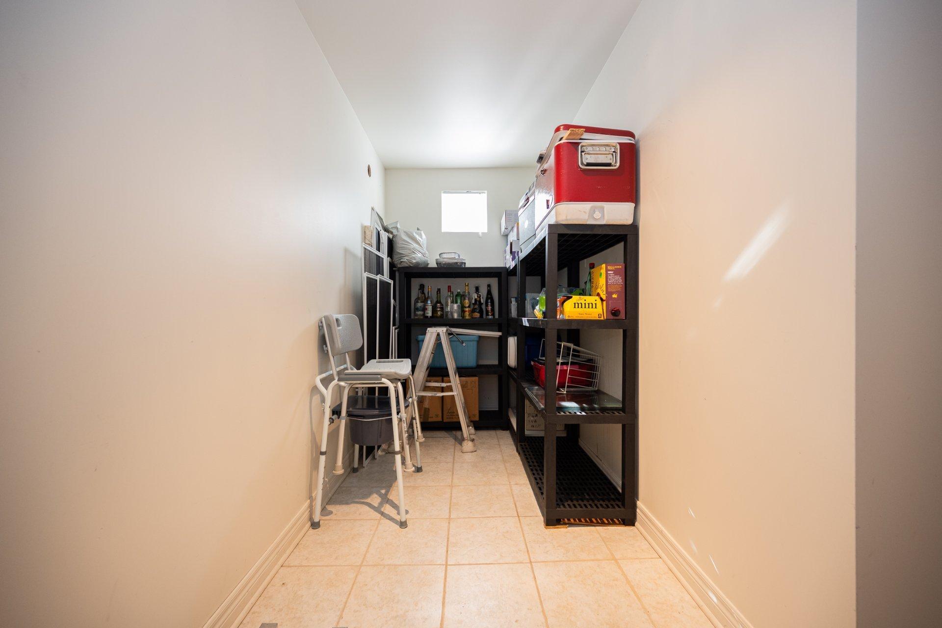 









4402


Rue Martin-Plouffe

,
Laval (Chomedey),




QC
H7W5L9

