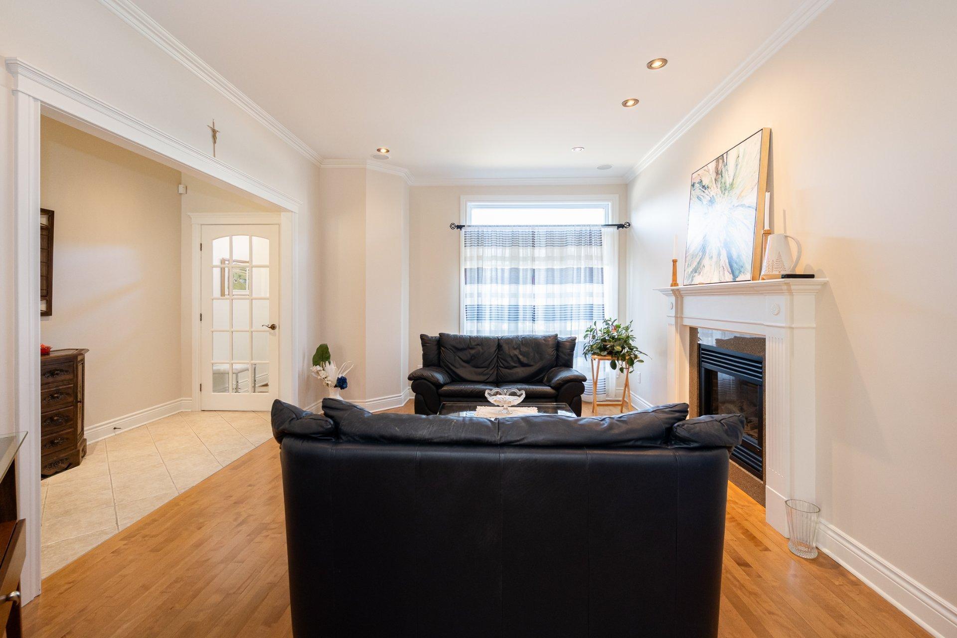 









4402


Rue Martin-Plouffe

,
Laval (Chomedey),




QC
H7W5L9

