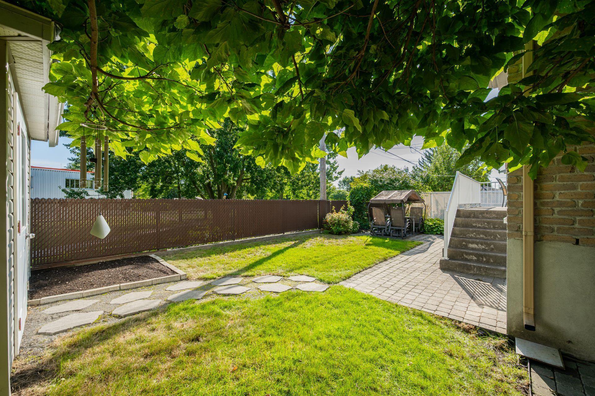 









4402


Rue Martin-Plouffe

,
Laval (Chomedey),




QC
H7W5L9

