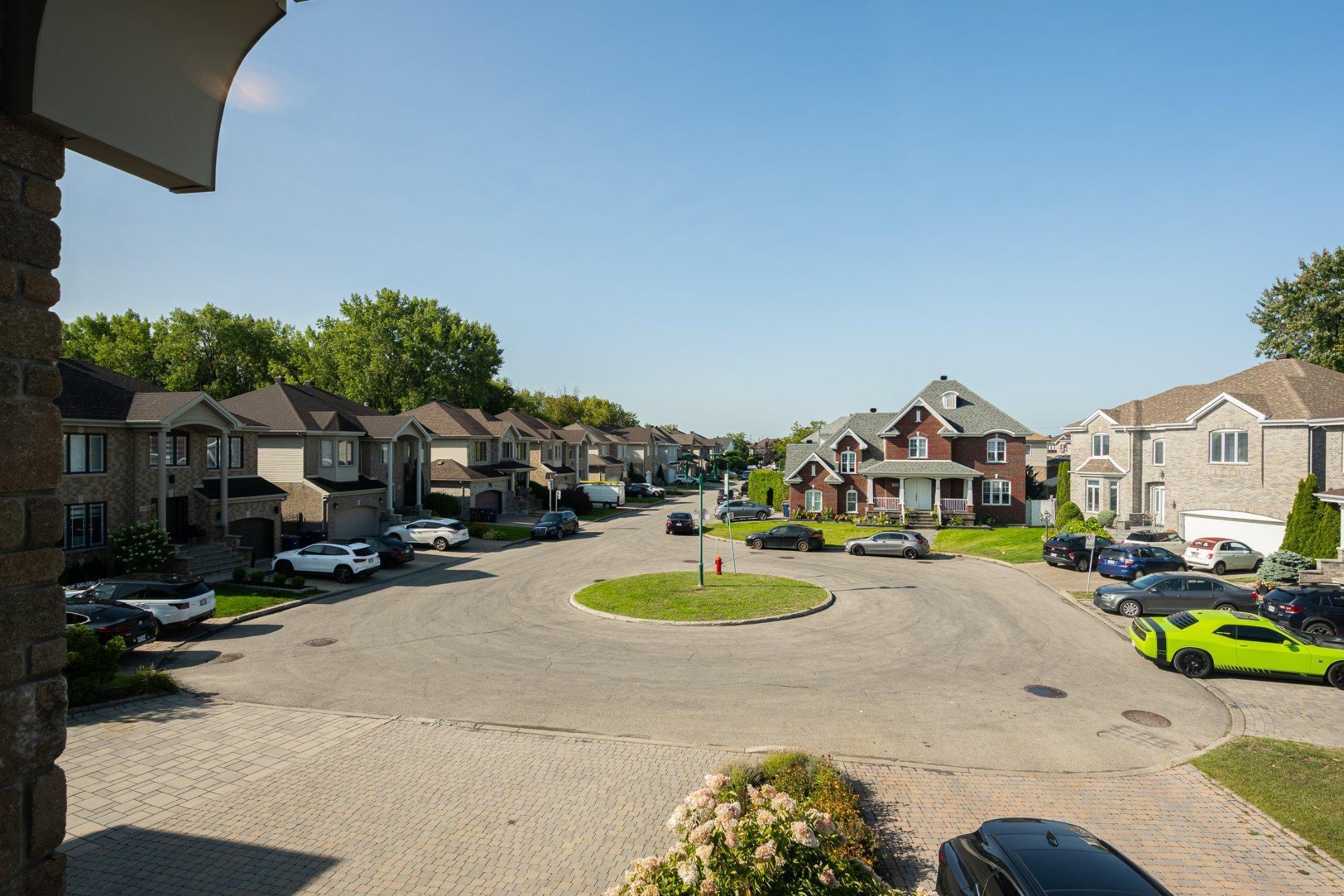 









4402


Rue Martin-Plouffe

,
Laval (Chomedey),




QC
H7W5L9

