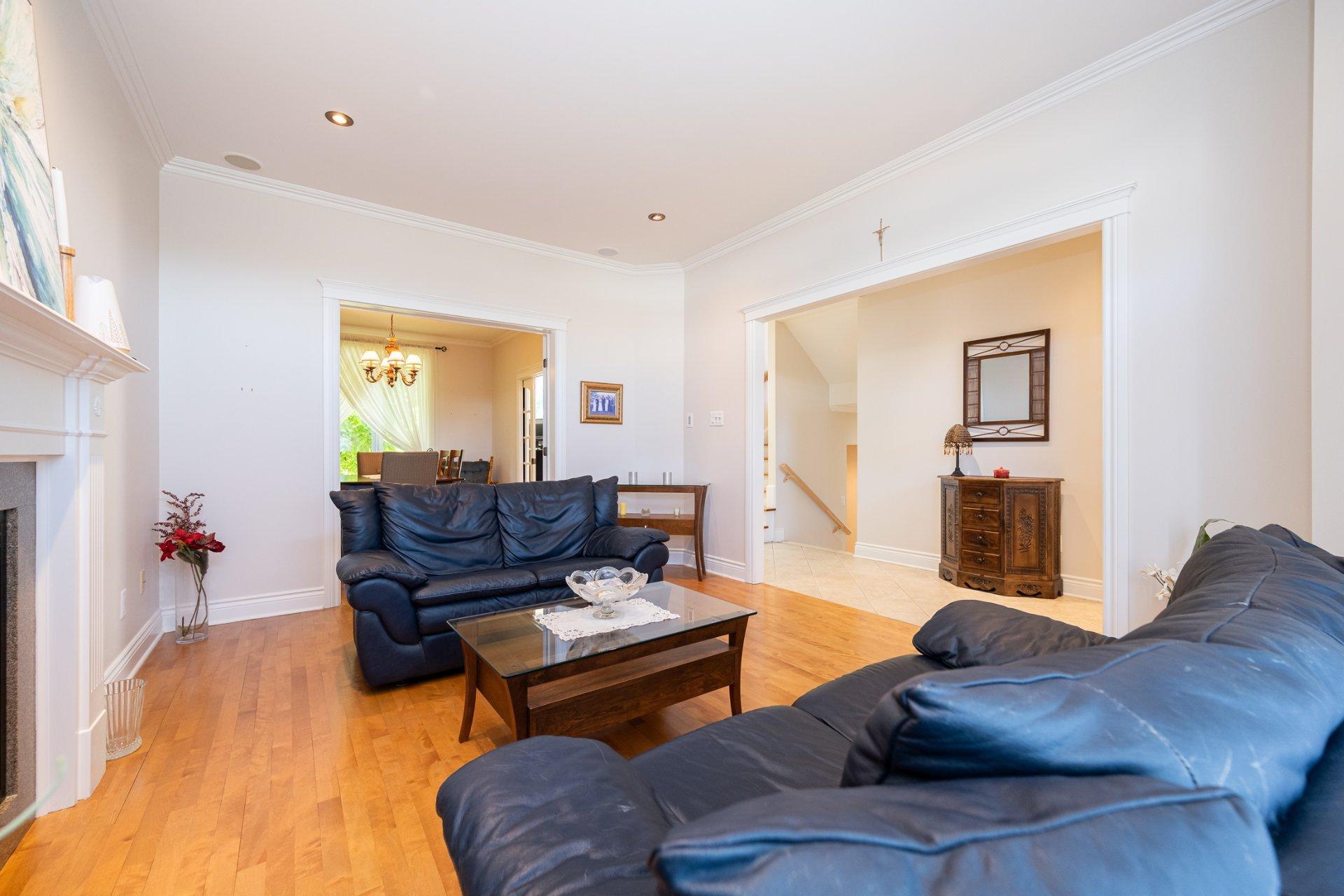 









4402


Rue Martin-Plouffe

,
Laval (Chomedey),




QC
H7W5L9

