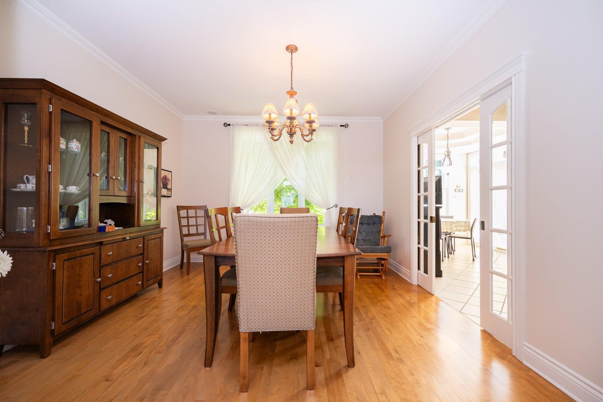 









4402


Rue Martin-Plouffe

,
Laval (Chomedey),




QC
H7W5L9

