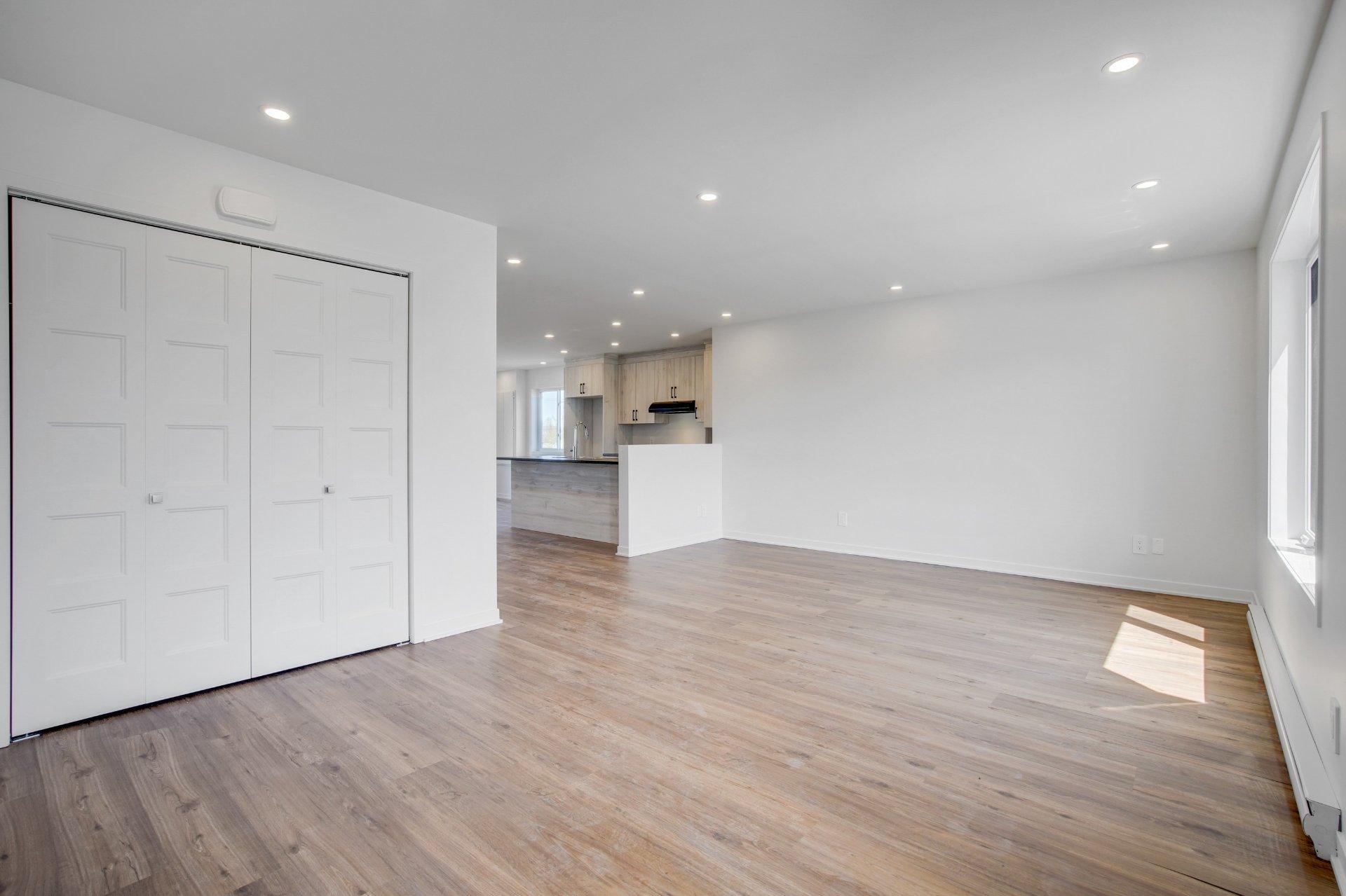 









68


Rue Lasselle

, B,
Huntingdon,




QC
J0S1H0

