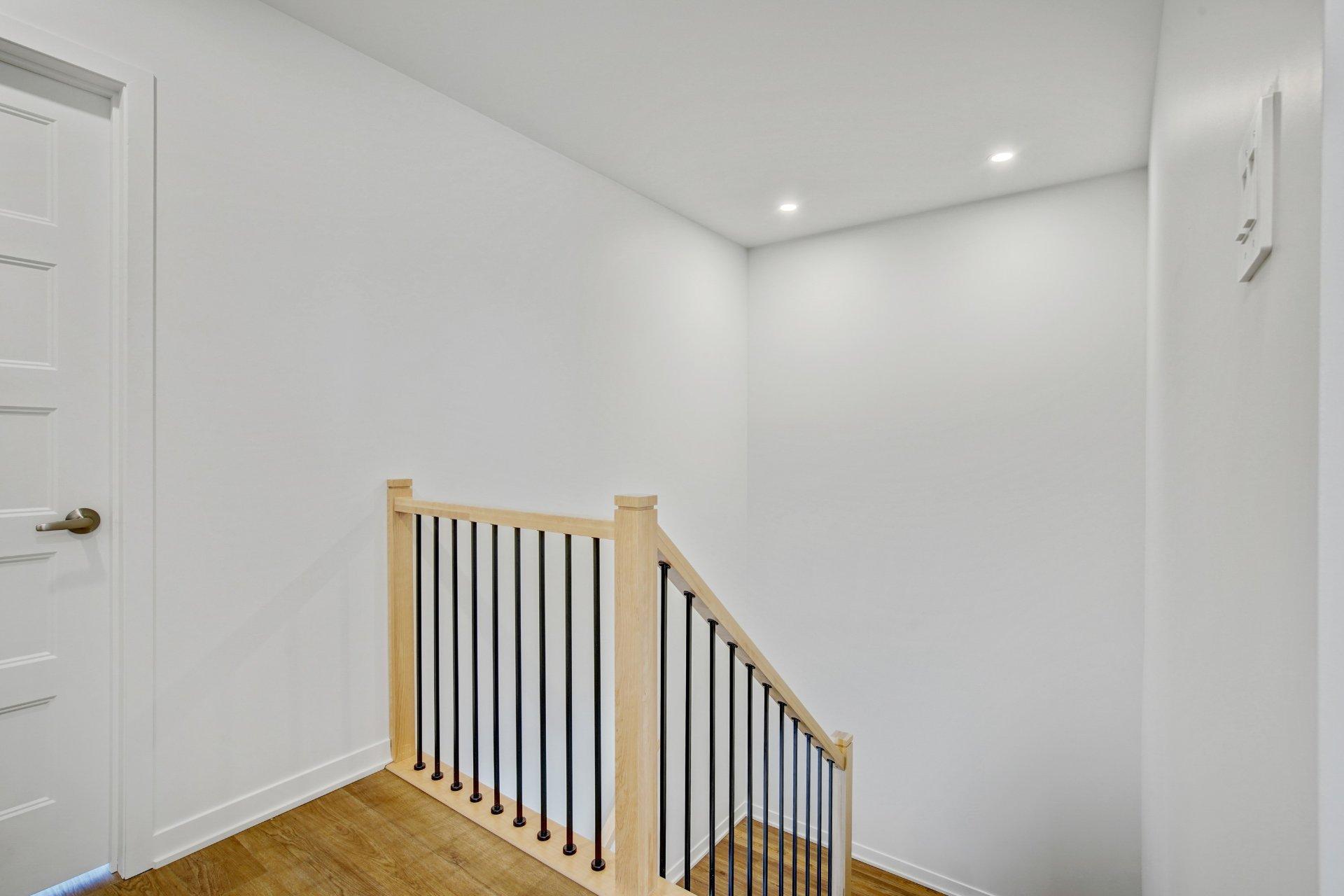 









68


Rue Lasselle

, B,
Huntingdon,




QC
J0S1H0

