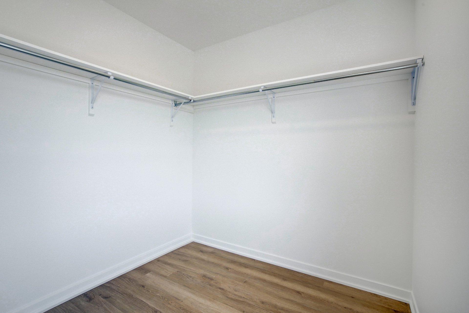 









68


Rue Lasselle

, B,
Huntingdon,




QC
J0S1H0

