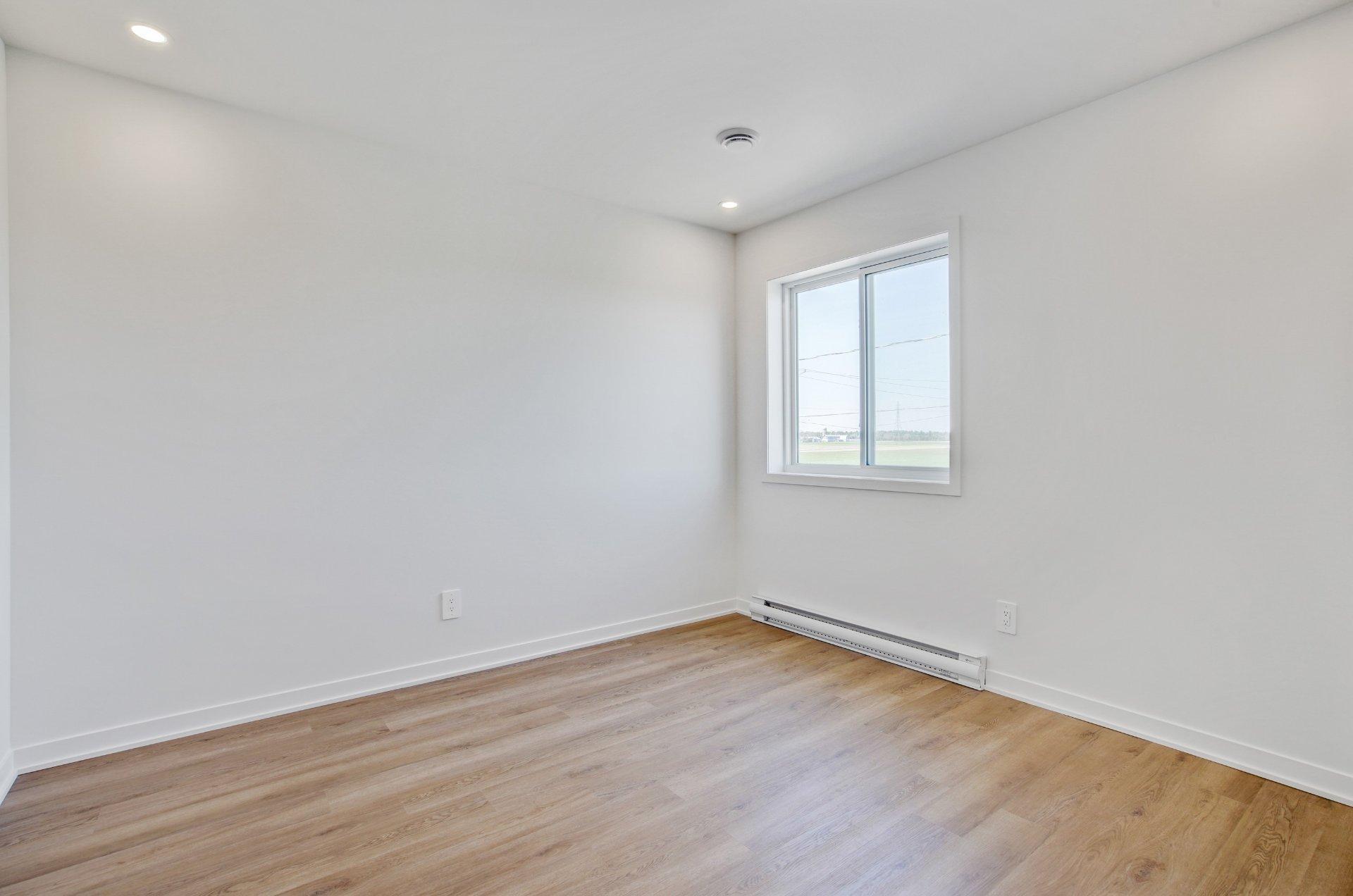 









68


Rue Lasselle

, B,
Huntingdon,




QC
J0S1H0

