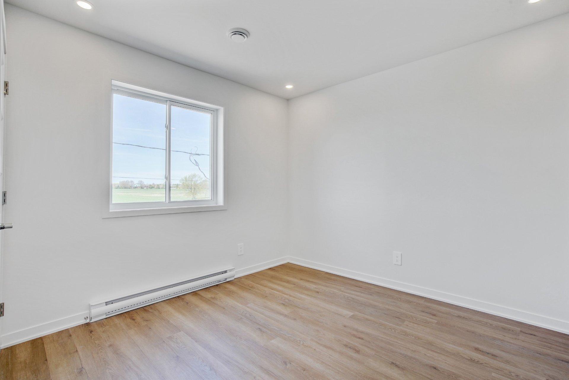 









68


Rue Lasselle

, B,
Huntingdon,




QC
J0S1H0

