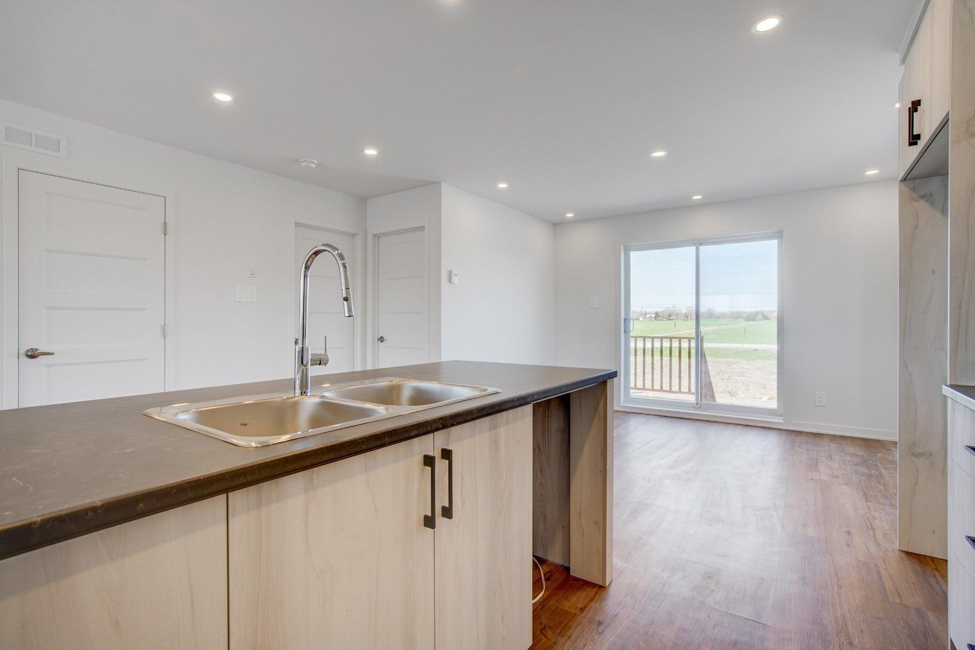 









68


Rue Lasselle

, B,
Huntingdon,




QC
J0S1H0

