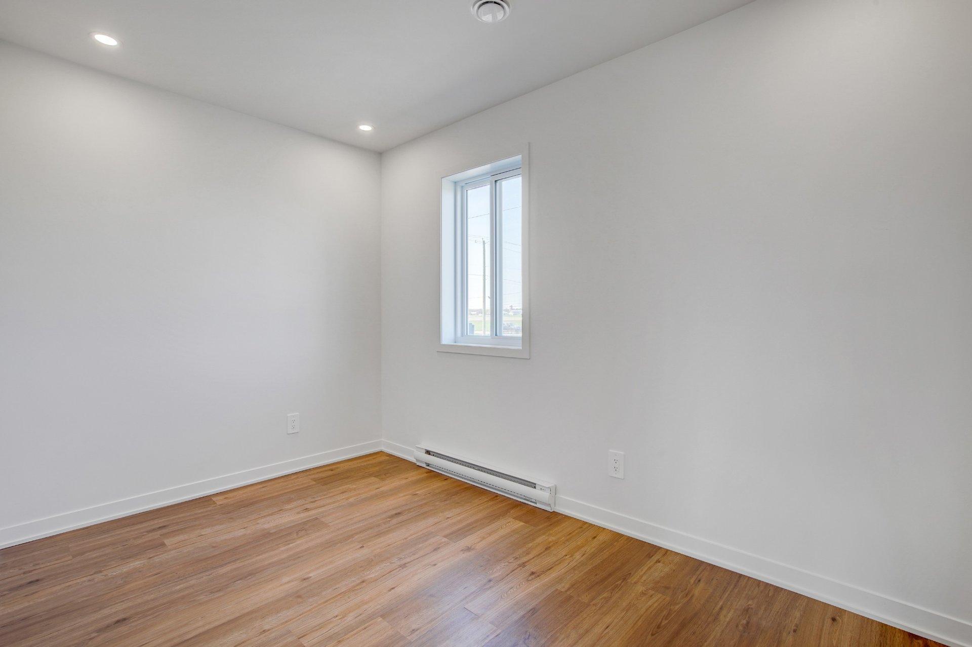 









68


Rue Lasselle

, B,
Huntingdon,




QC
J0S1H0

