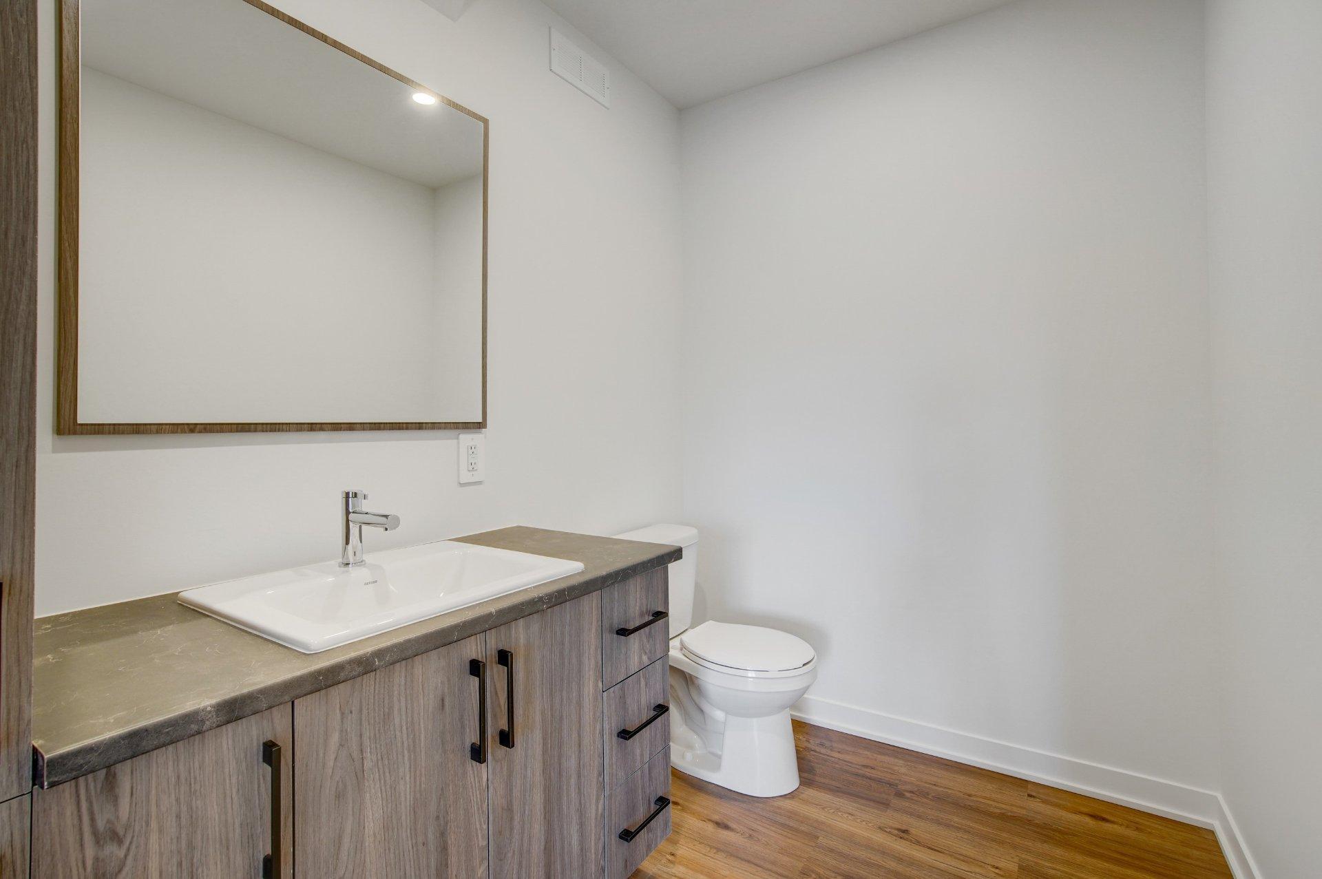 









68


Rue Lasselle

, B,
Huntingdon,




QC
J0S1H0

