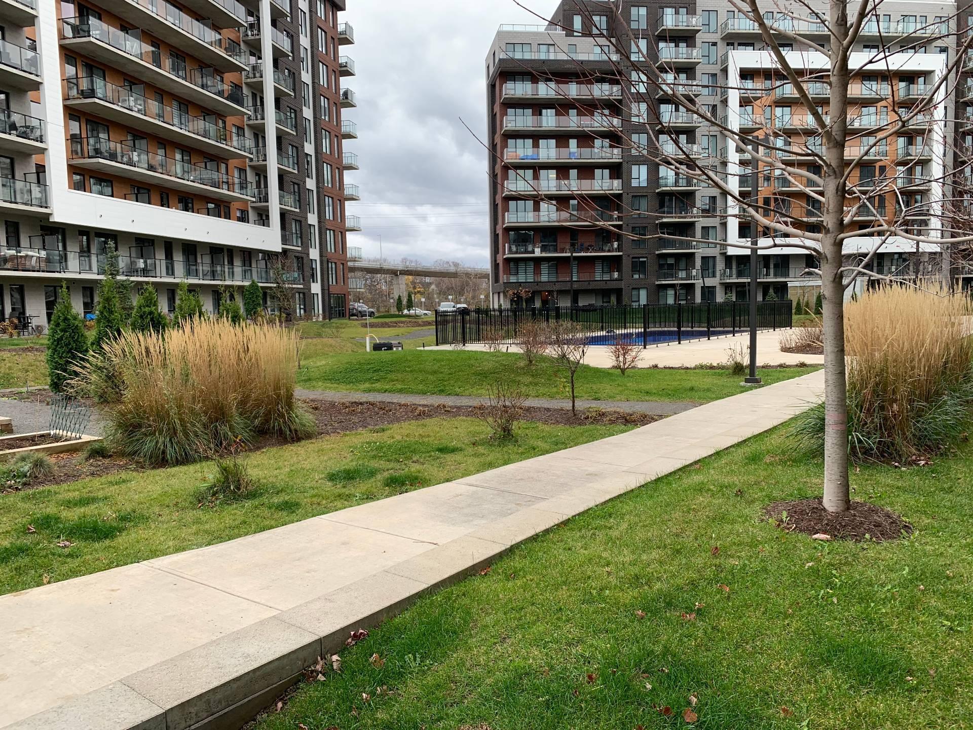 









4


Av. Donegani

, 105,
Pointe-Claire,




QC
H9R0C8

