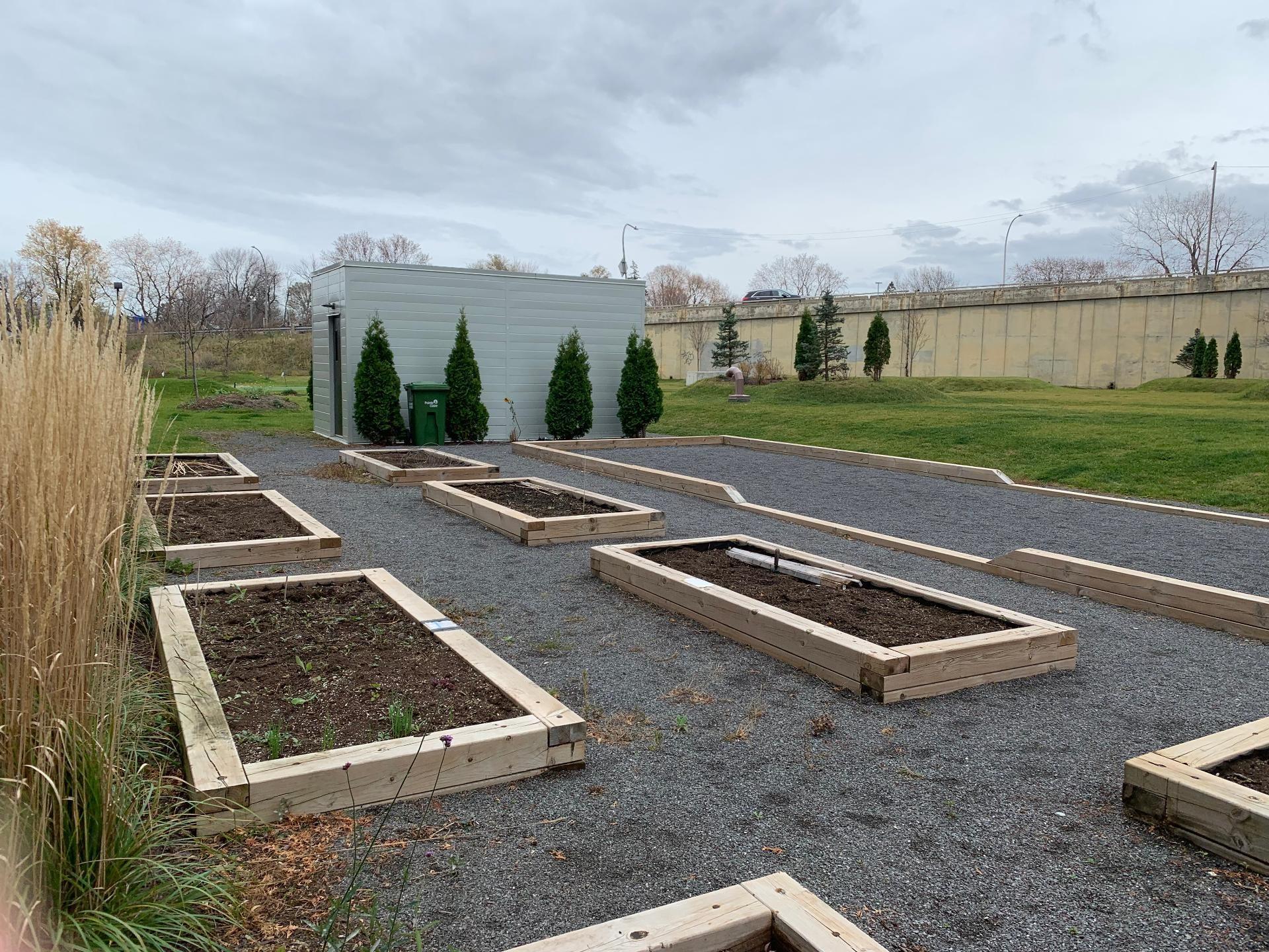 









4


Av. Donegani

, 105,
Pointe-Claire,




QC
H9R0C8

