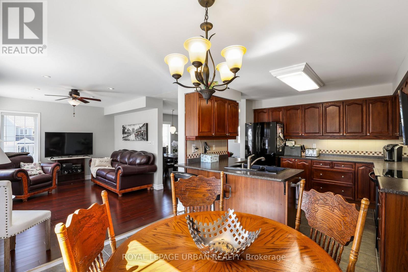 












1081 KESWICK COURT

,
Oshawa,




Ontario
L1K2V2

