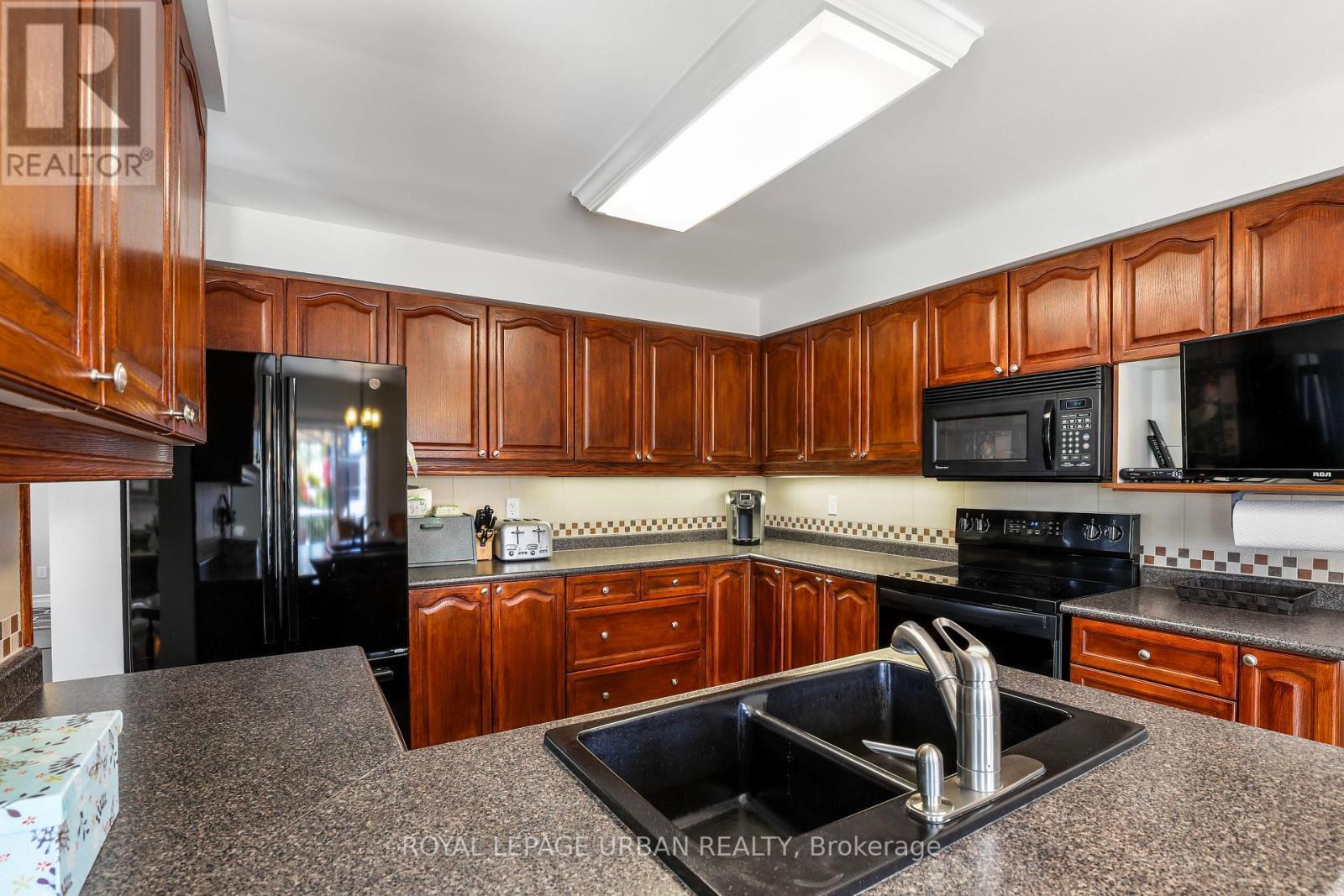 












1081 KESWICK COURT

,
Oshawa,




Ontario
L1K2V2

