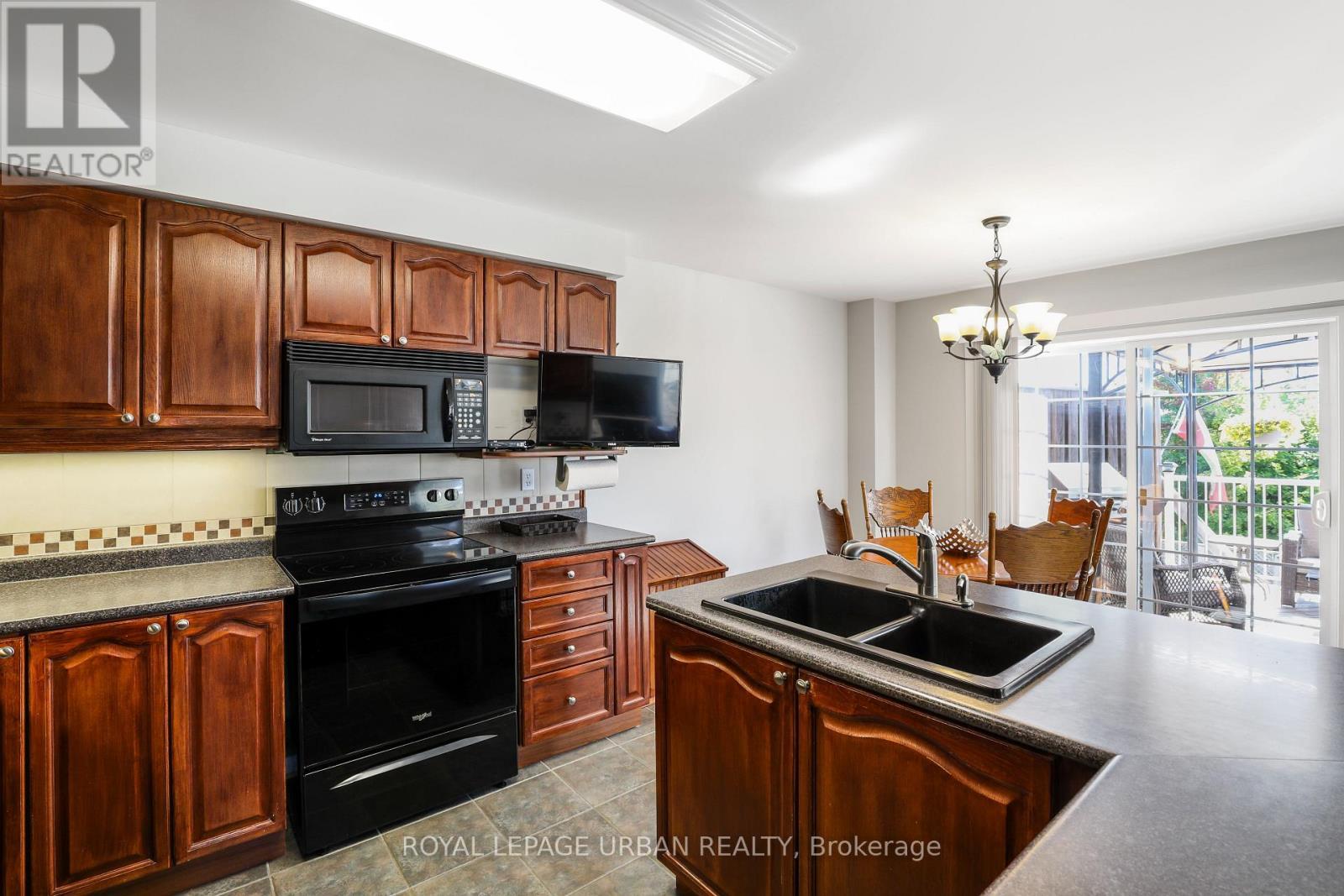 












1081 KESWICK COURT

,
Oshawa,




Ontario
L1K2V2

