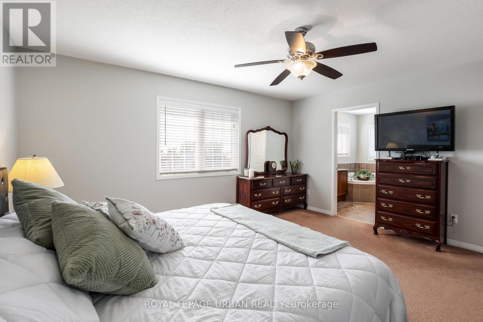 












1081 KESWICK COURT

,
Oshawa,




Ontario
L1K2V2

