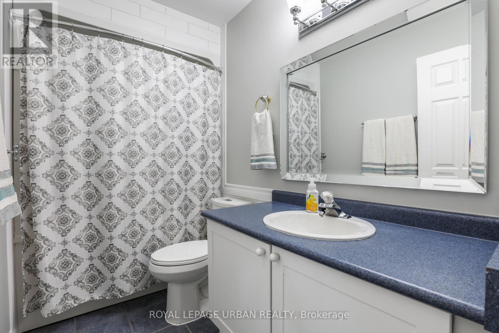 












1081 KESWICK COURT

,
Oshawa,




Ontario
L1K2V2

