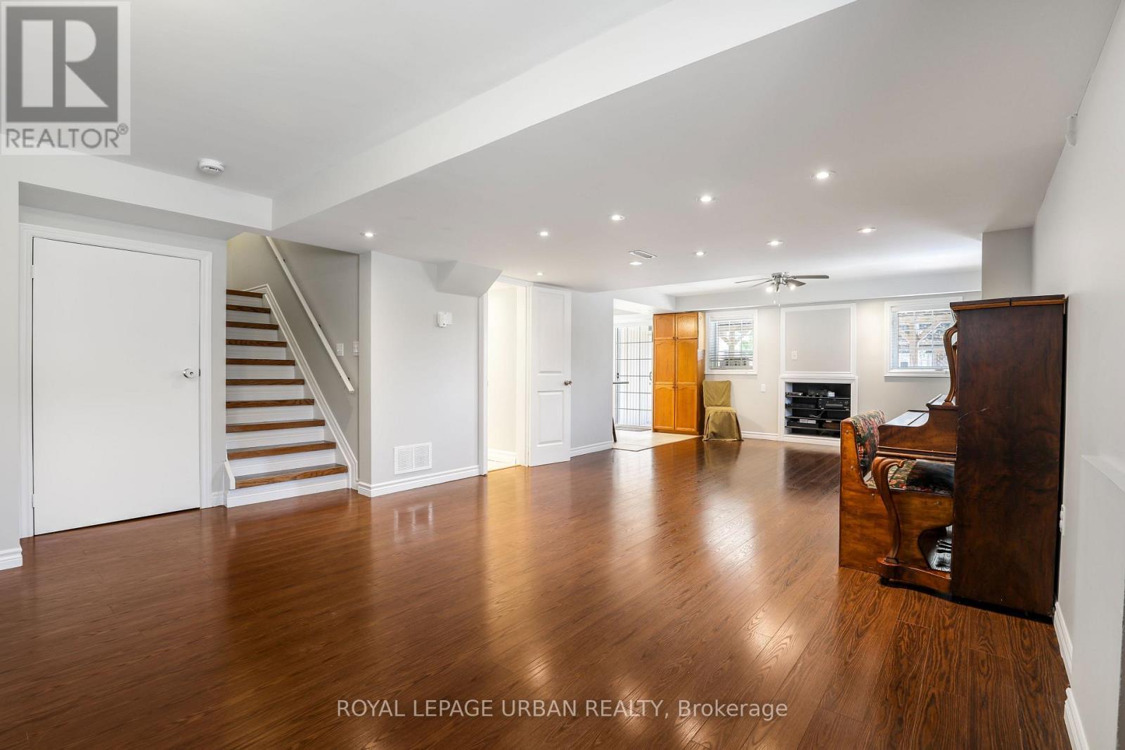 












1081 KESWICK COURT

,
Oshawa,




Ontario
L1K2V2

